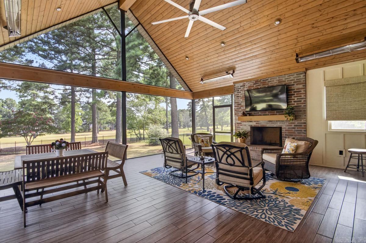 CENTENNIAL VALLEY - Residential