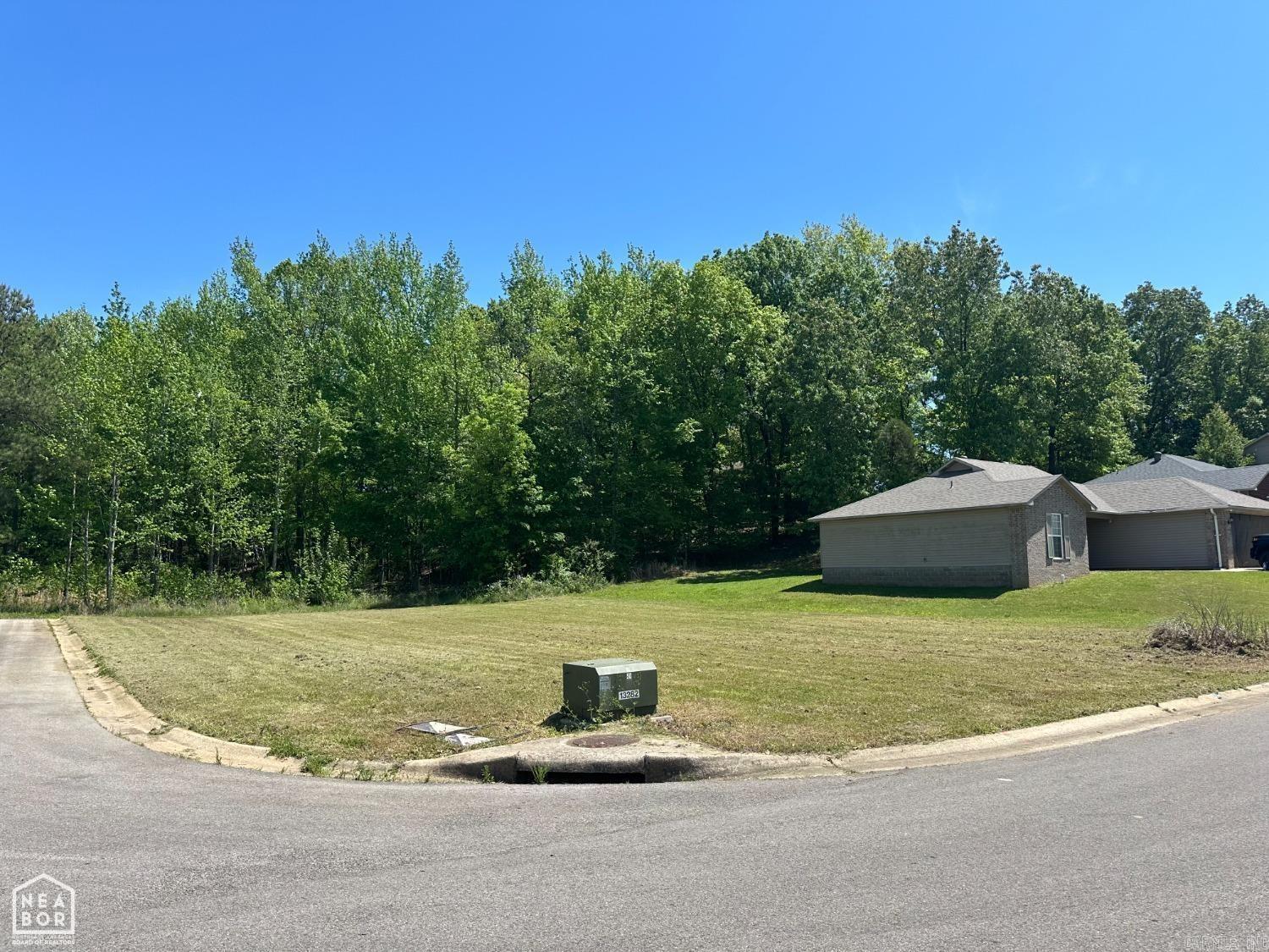 ast developed lot in Woodridge Place Subdivision. Utilities are available, city water and city sewer. Zoned R-2 with deed restrictions-single family only.