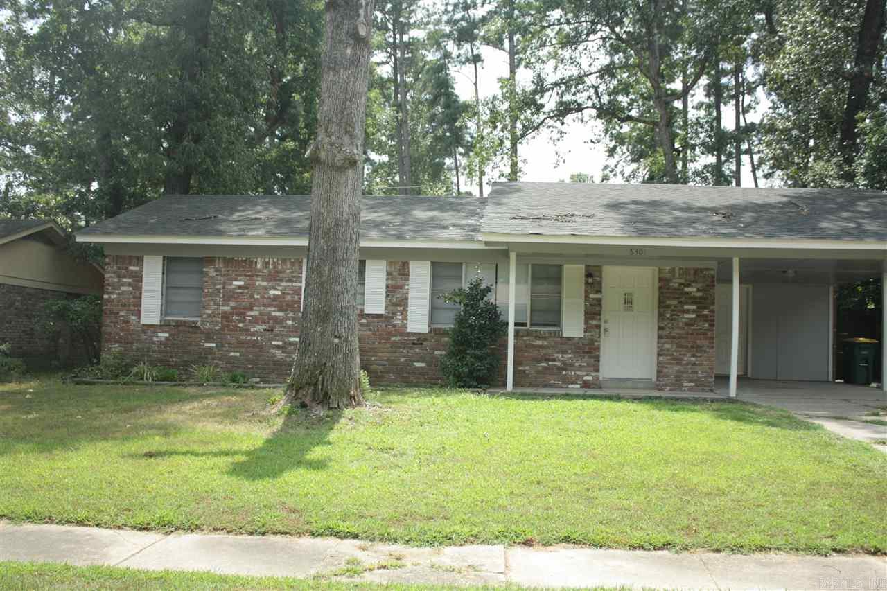 Cozy 3 bedroom 1.5 bathroom home in the Cloverdale community of Southwest Little Rock.  Close to shopping, dining and more!