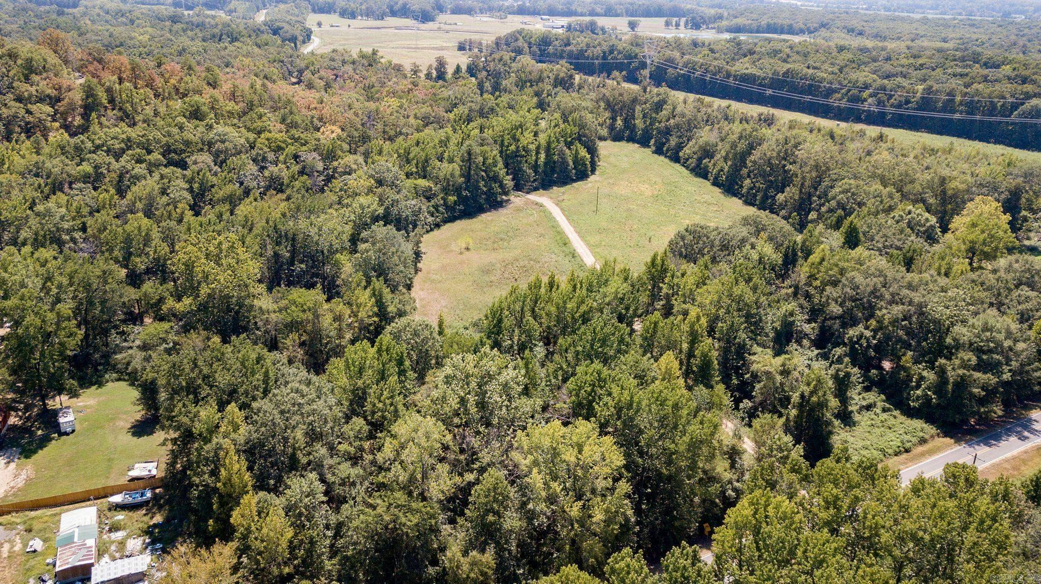 Gorgeous Acreage in Fantastic Location!  Come build your dream home and experience the privacy you have always wanted.  Utilities have been located to this property so it is ready to be occupied.