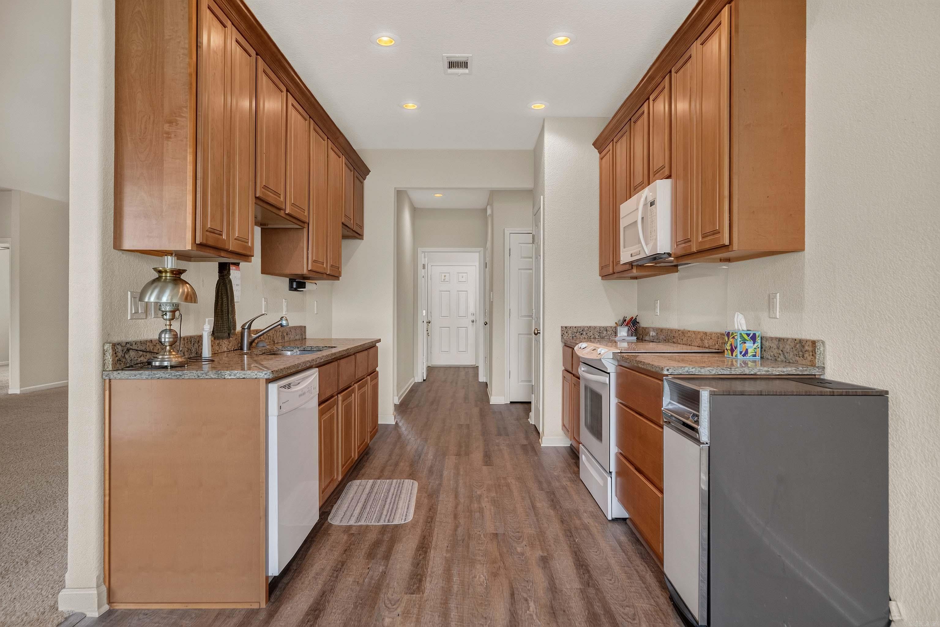 Paradise Lake Village - Residential