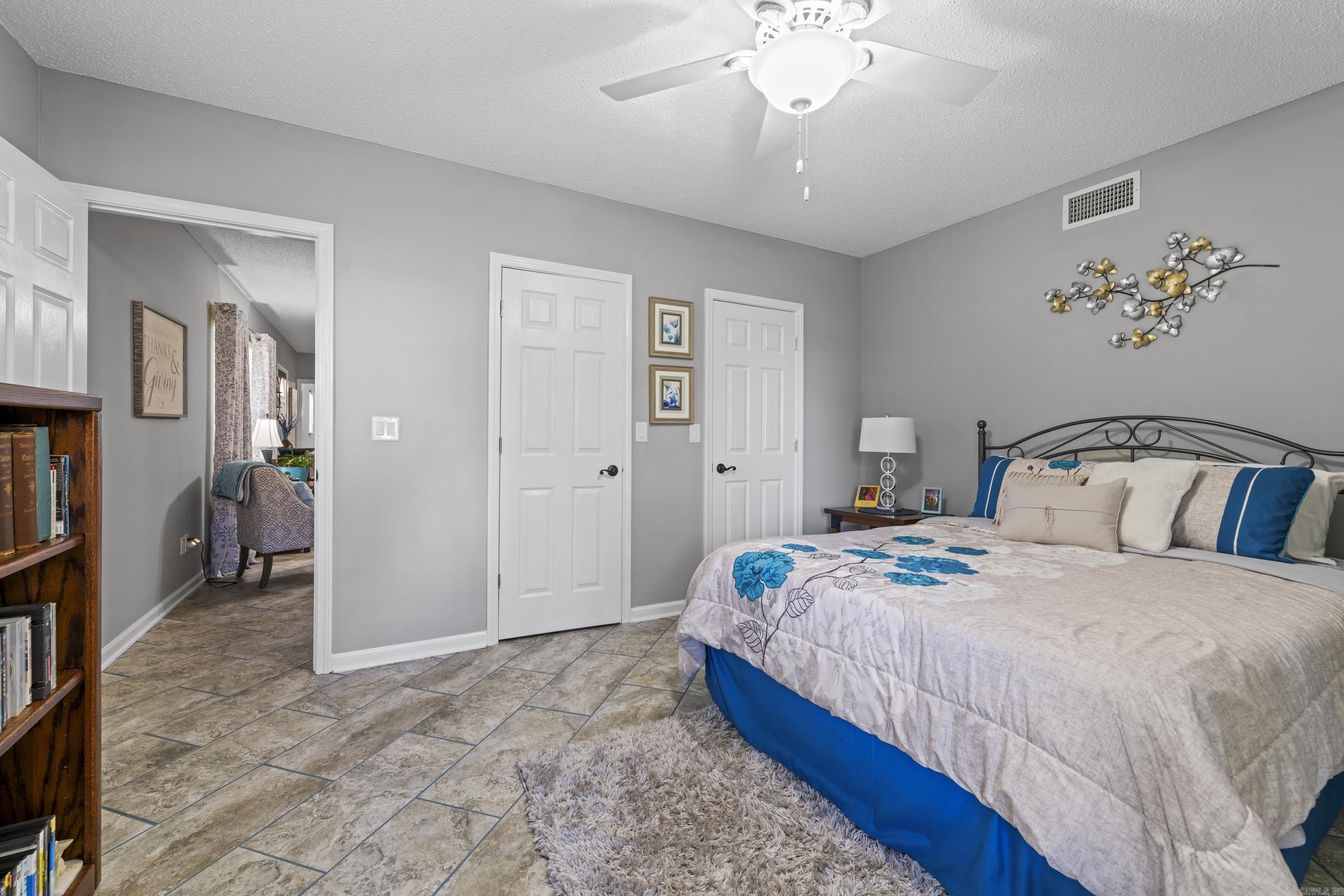 NAPLE HEIGHTS - LAKE - Residential