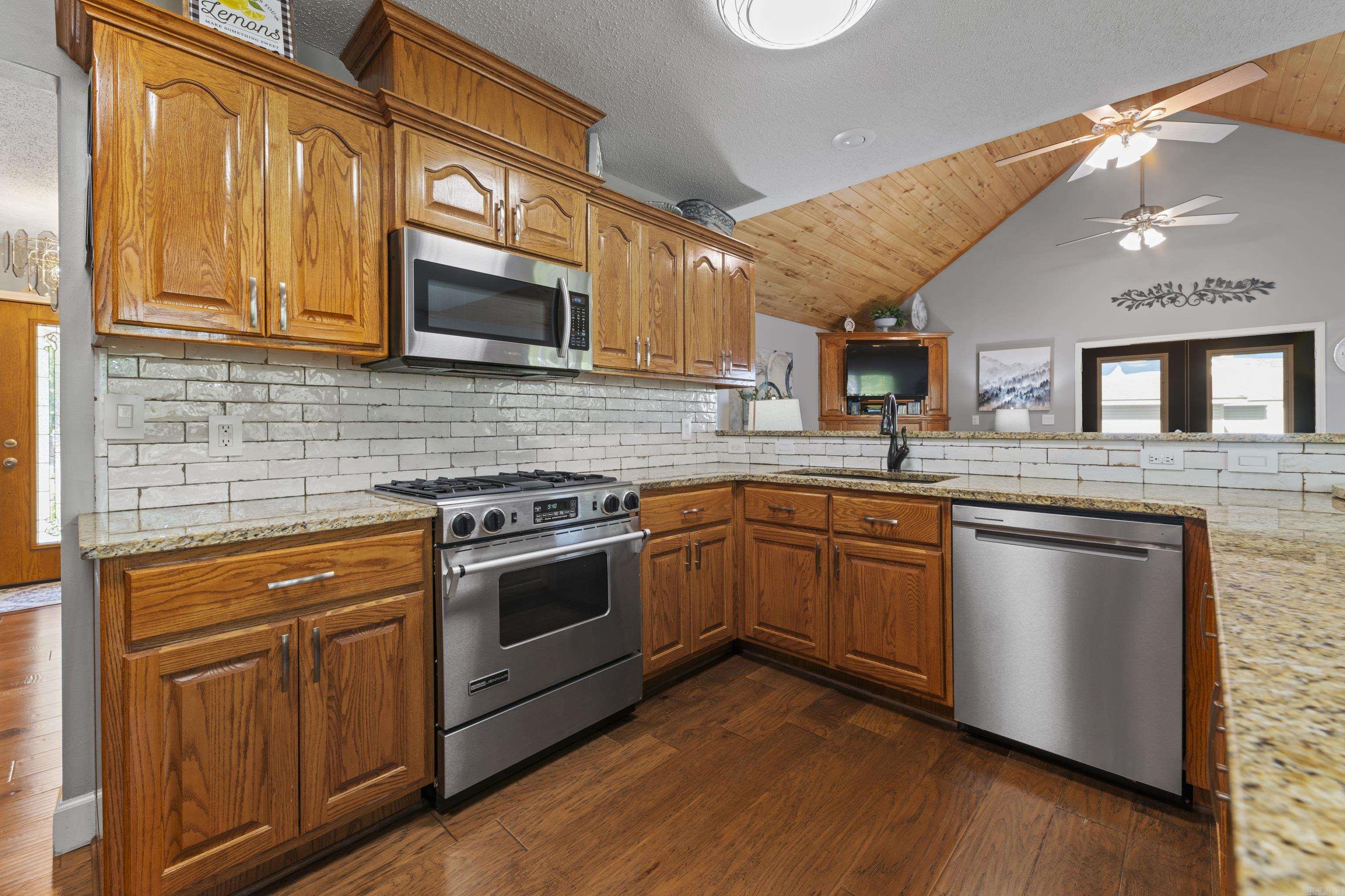 NAPLE HEIGHTS - LAKE - Residential