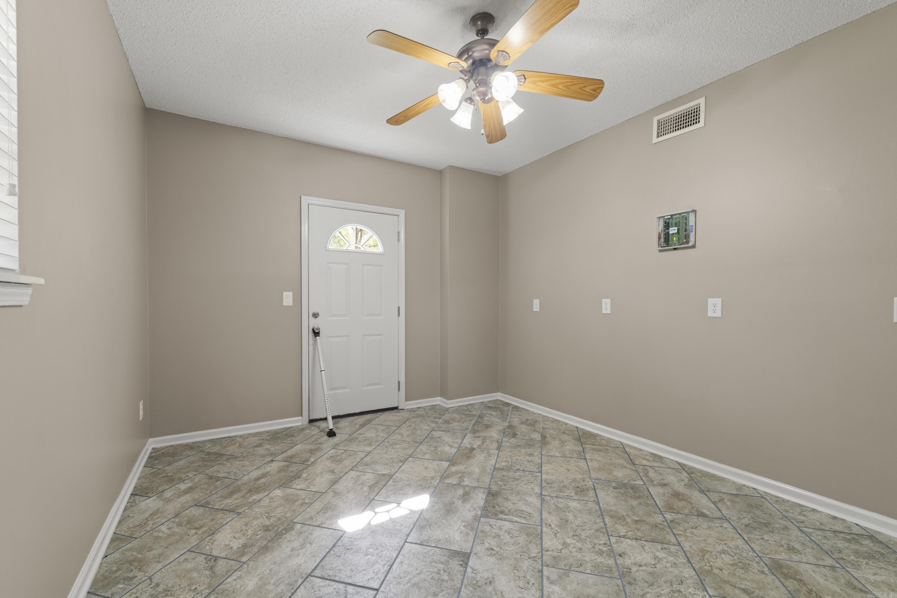 NAPLE HEIGHTS - LAKE - Residential