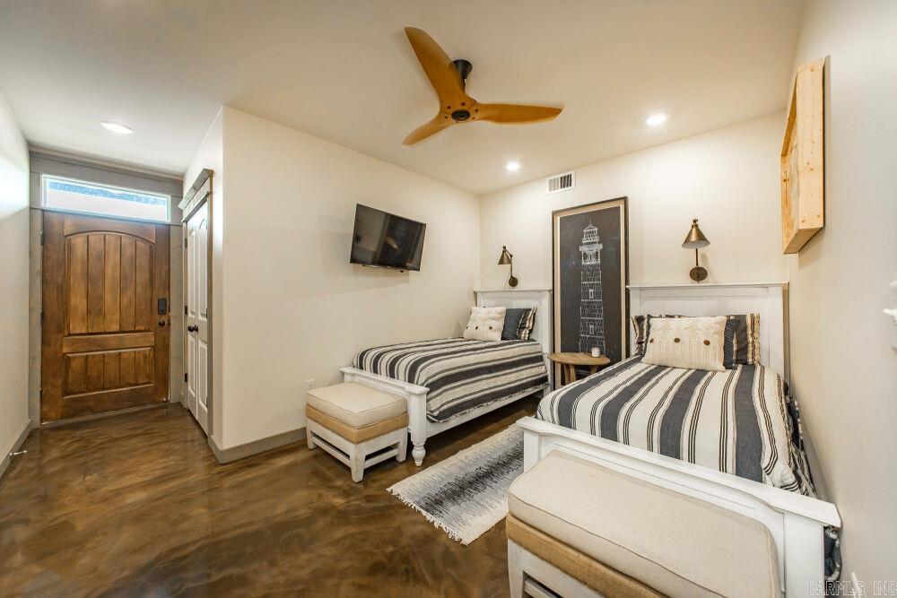 NARROWS INN AT GREERS FERRY HPR - Residential