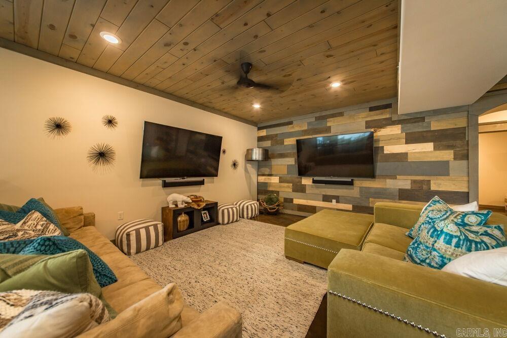 NARROWS INN AT GREERS FERRY HPR - Residential
