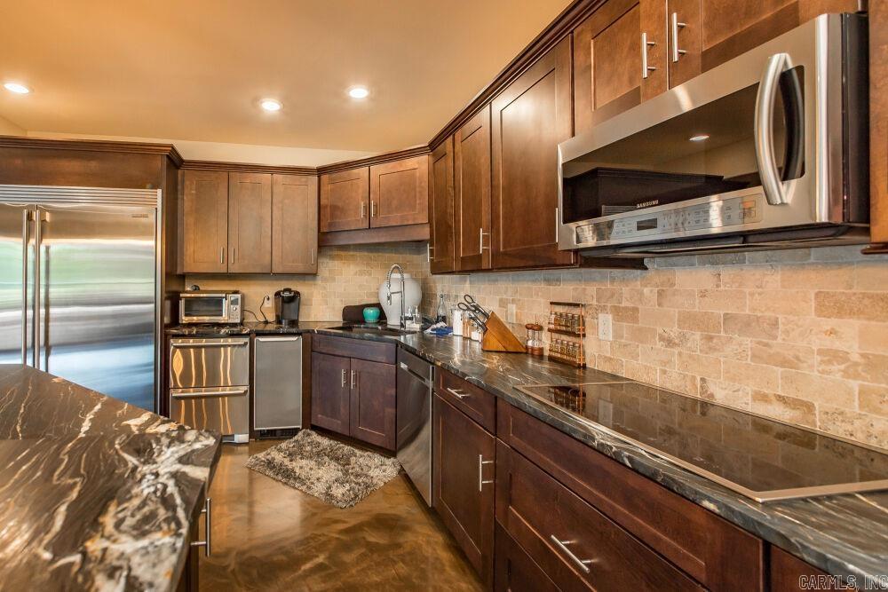 NARROWS INN AT GREERS FERRY HPR - Residential