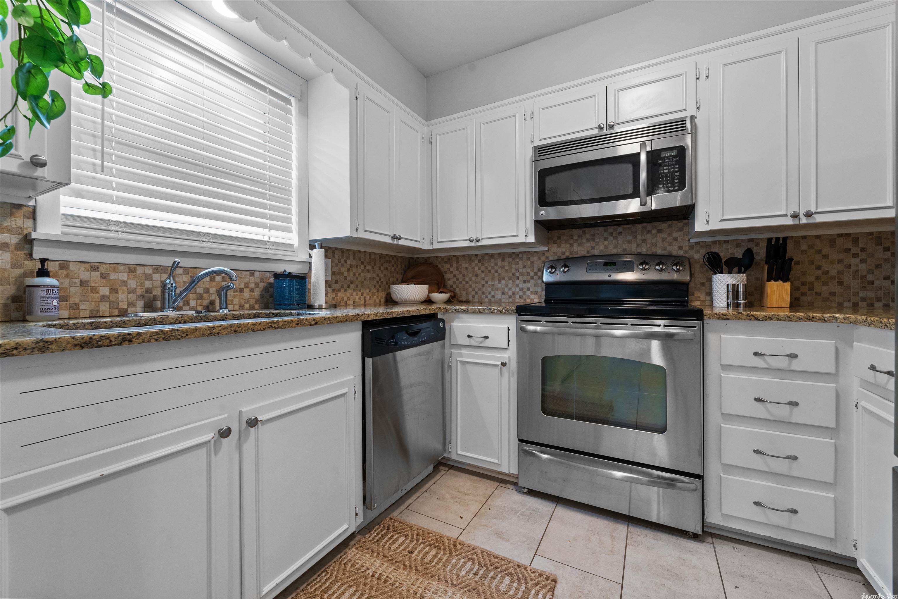 INDIAN HILLS - Residential