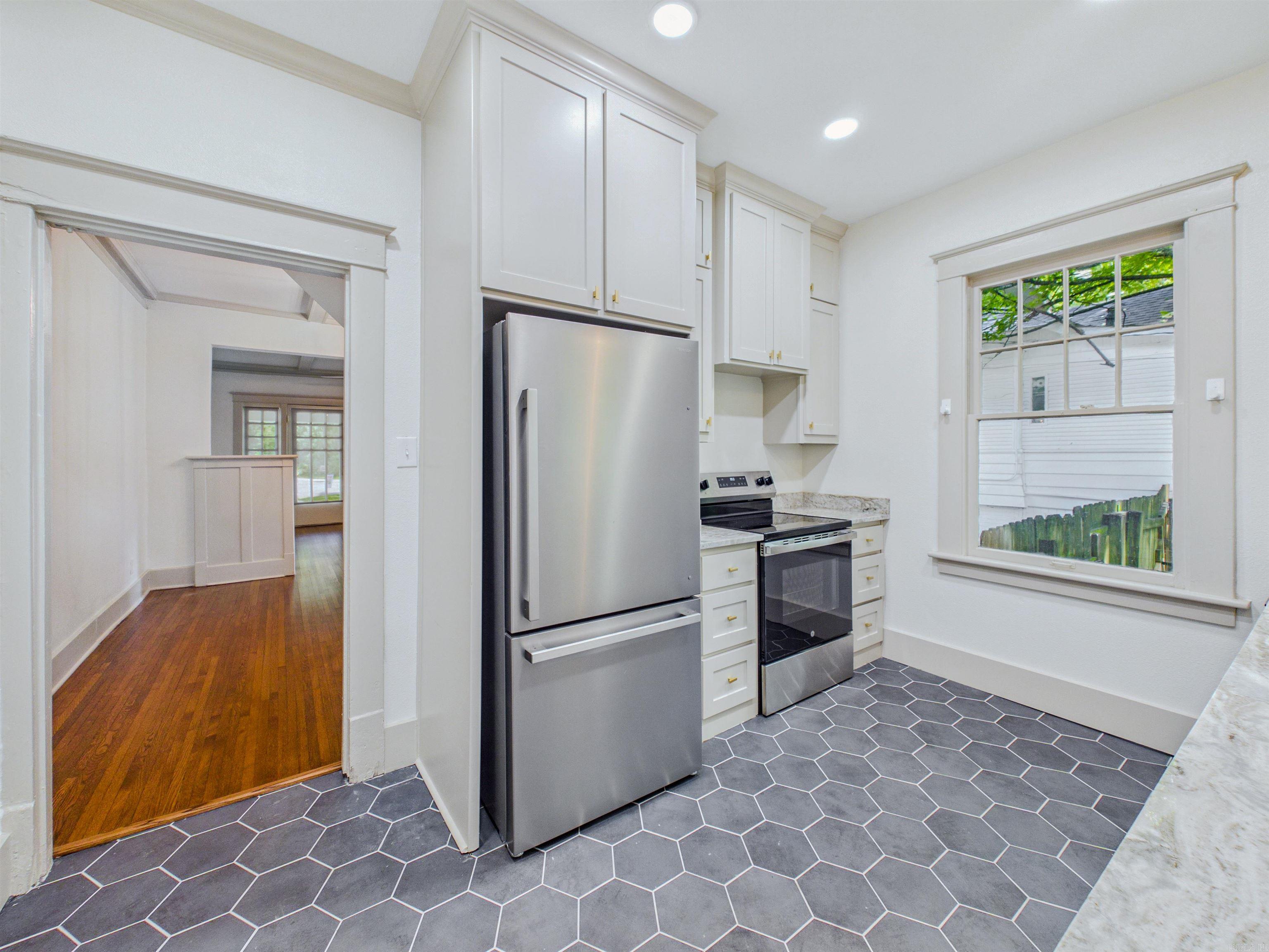 HILLCREST - Residential