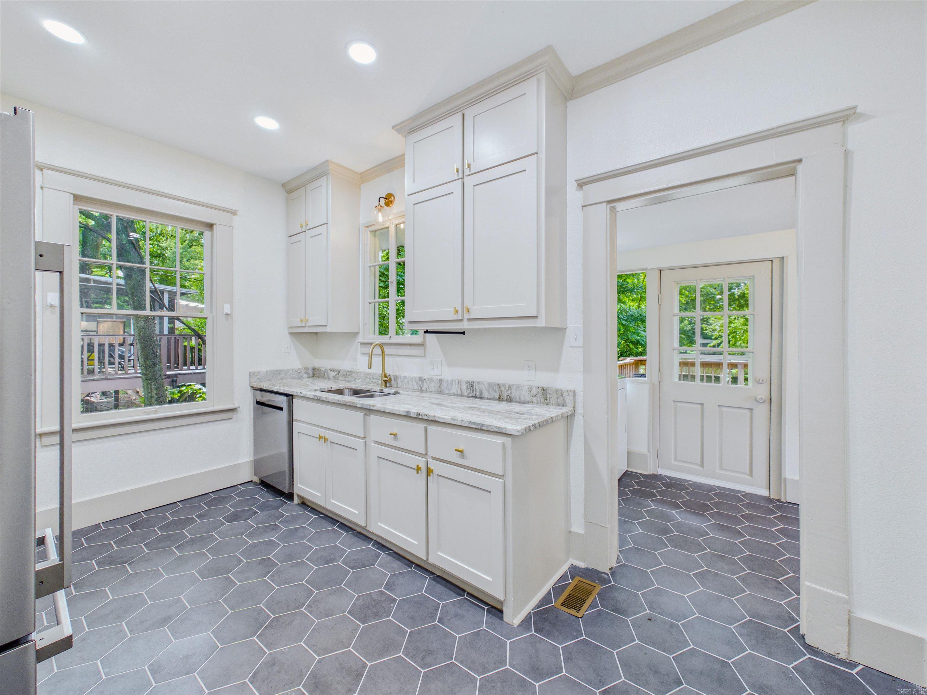 HILLCREST - Residential