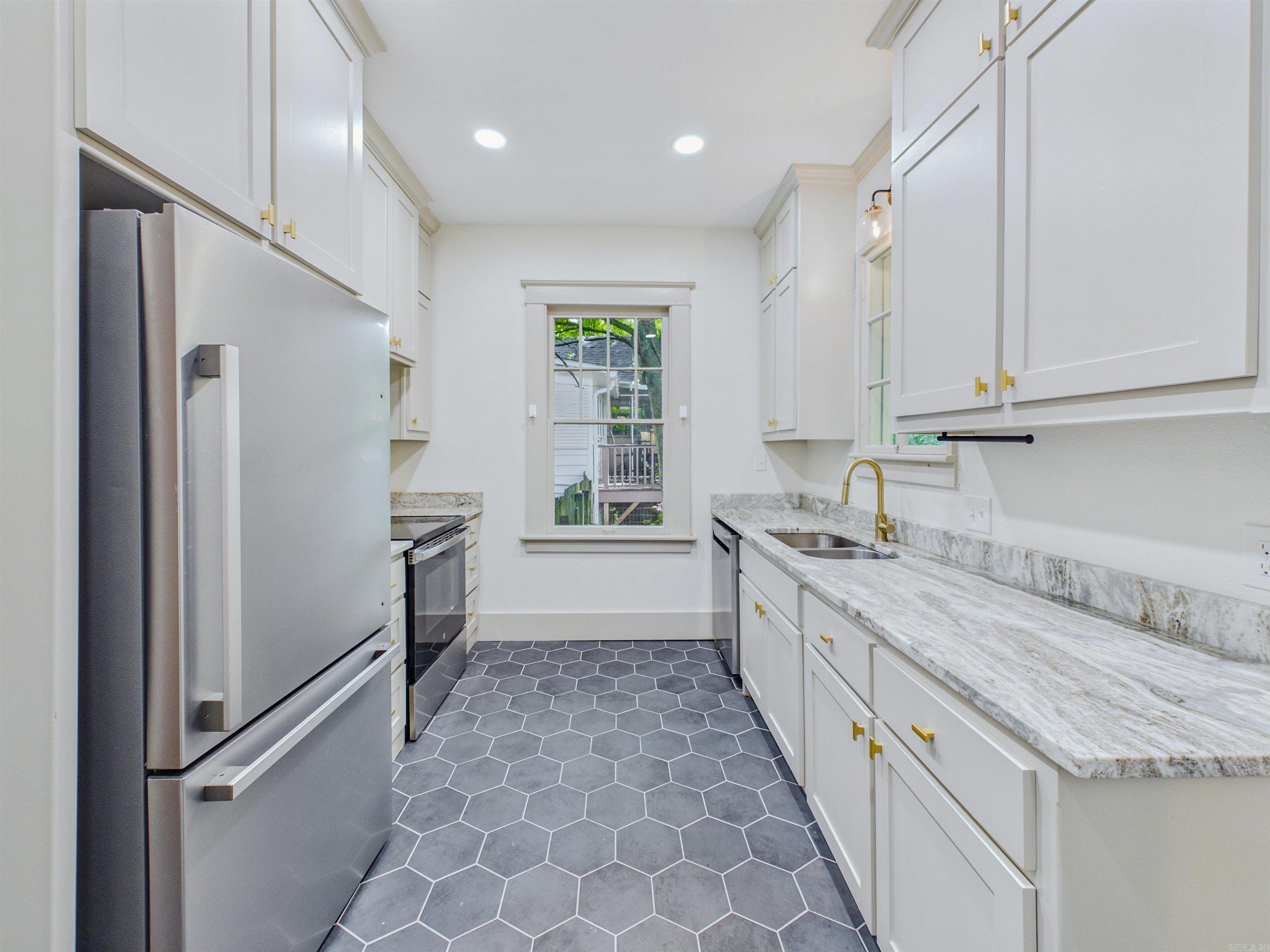 HILLCREST - Residential