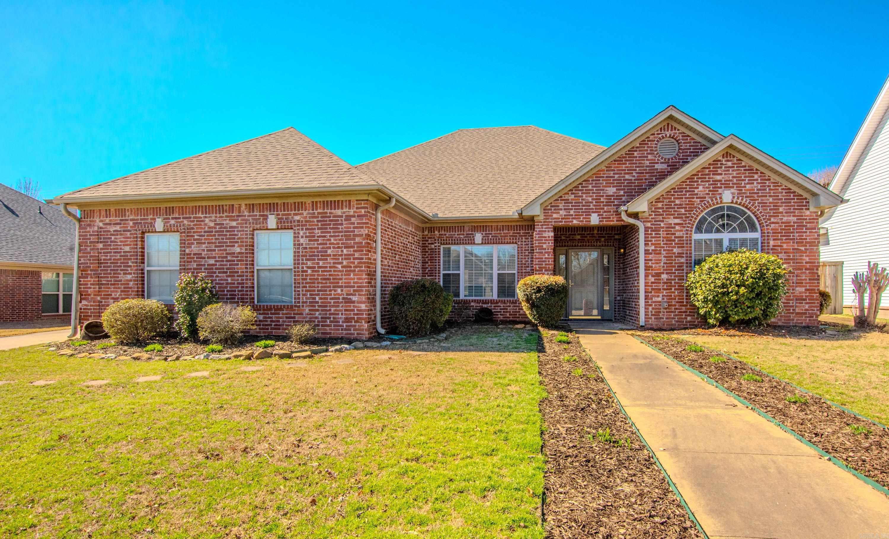 Spacious new Listing in Sunset Meadows. Within 5 minutes you can be on I-30, restaurants, Walmart, Lowes and so on. This 3 bedroom 2.5 Baths with Office/Bonus Room, Dining with Butler Pantry, Eat in Kitchen, Laundry Room, covered Patio, Wood Fence with New 10 ft Gate & new Roof 2025 is move in ready. Master suite is large with jetted tub, separate shower, double vanity & walk in closet.