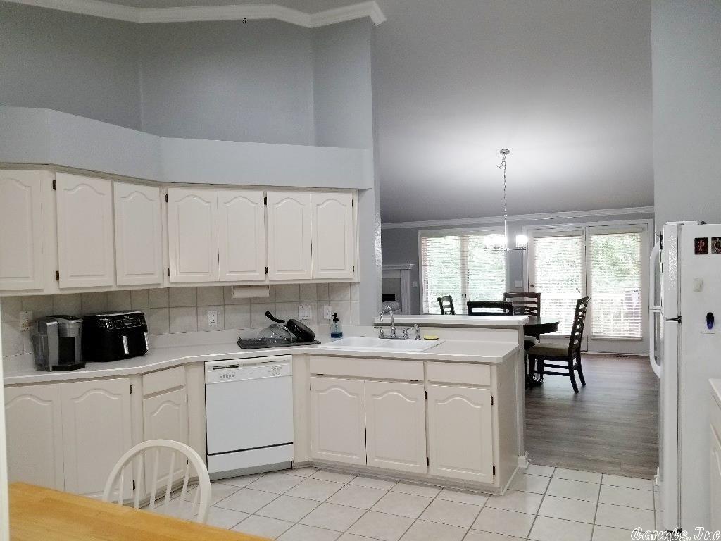 MAGELLAN COURTS - Residential