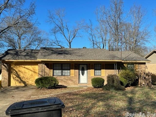 Newly remolded 3 bedroom 1.5 bathroom rental! Close to LRAFB. Call today for a show!