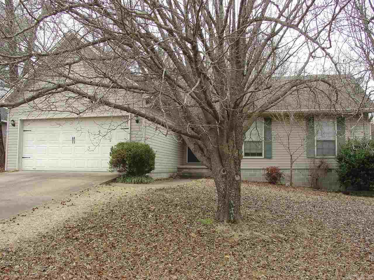 Nice 3 BR in a great convenient location.  Greatroom with FP and vaulted ceiling.  Separate dining area off kitchen.  Kitchen has great gas stove with microwave/vent hood.  Refrigerator stays, nice pantry and separate laundry room.  Backyard is completely chain link fenced.  Agents please see confidential remarks.