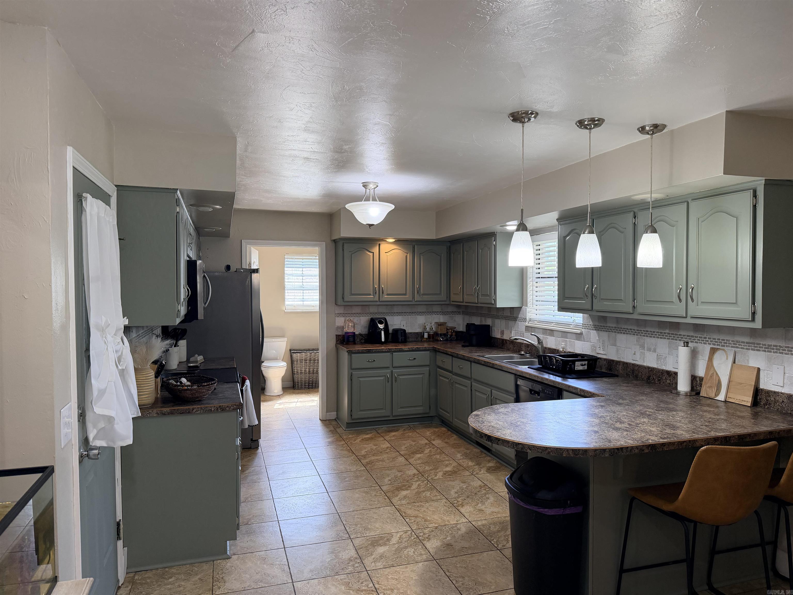 M&B PIGGOTT 2-20-8 - Residential