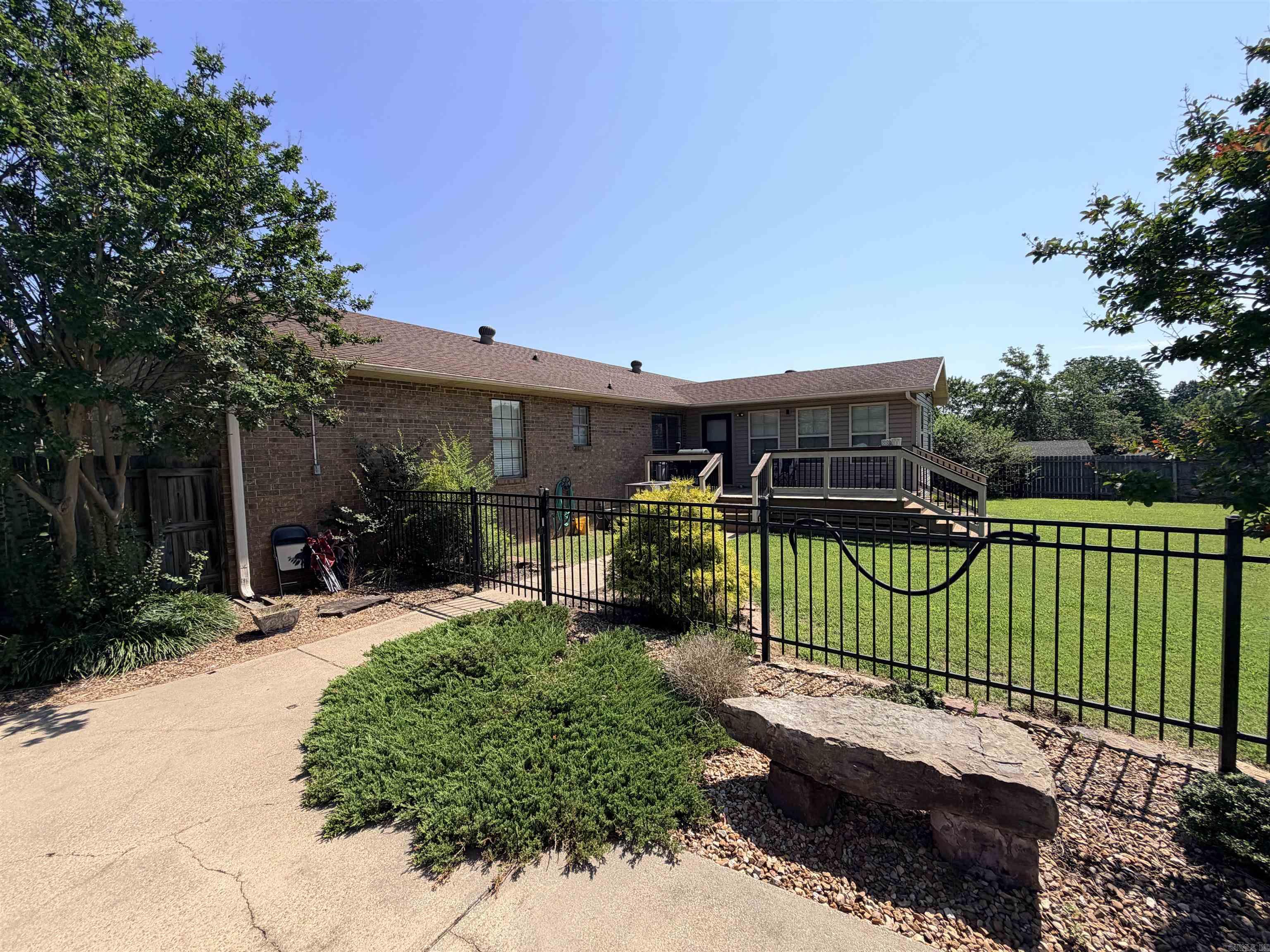 M&B PIGGOTT 2-20-8 - Residential