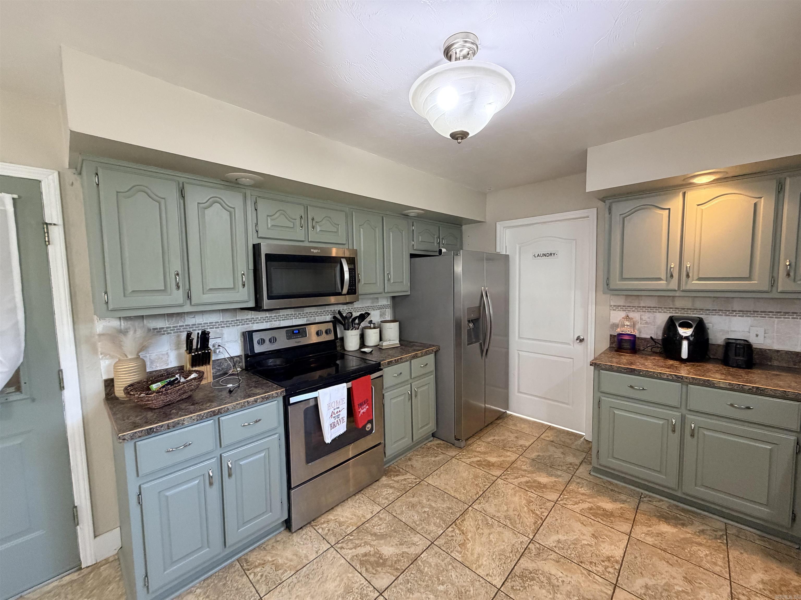 M&B PIGGOTT 2-20-8 - Residential
