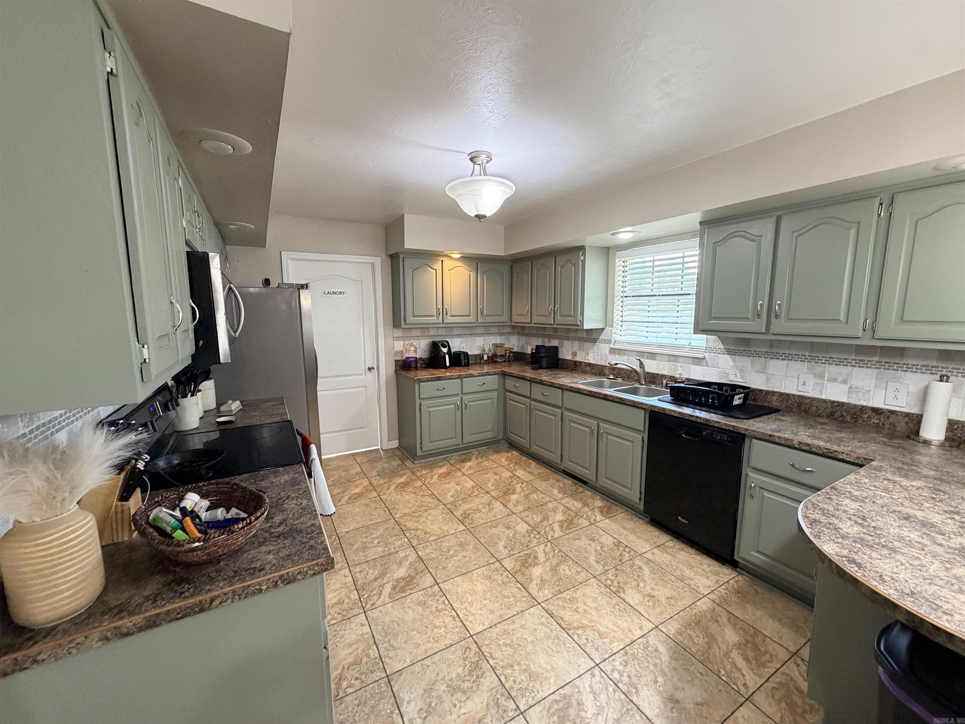M&B PIGGOTT 2-20-8 - Residential