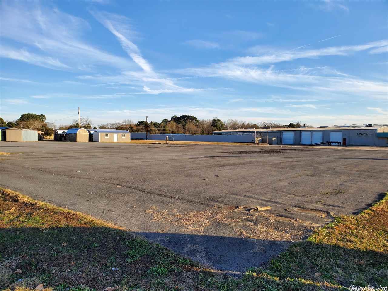 Prime Conway location on East Oak Street at Simon 2.45 acres per survey.  $13.00 sq. ft