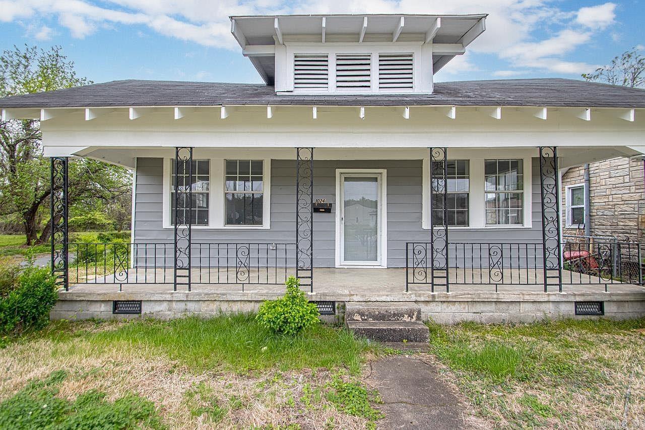 Cute 3BD/1BA in North Little Rock that is waiting for you to call home. Plenty of space throughout. Kitchen has granite countertops. New flooring and paint throughout. Carpet in bedrooms. Spacious partially fenced yard with tons of potential. This property is managed by Hoffman Team so beware of scammers - we will never ask you to Cashapp us money. The lease for this property is for 2 years with a 3% increase after the first year. Income must be 3x the amount of rent per month unless you have a housing voucher.