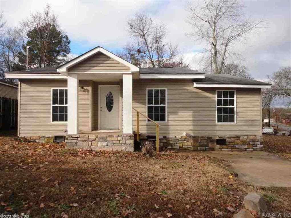 Come check out this beautiful 3 bedroom 2 bath home. Perfect for any family! Apply online at c21prjxrentals.com