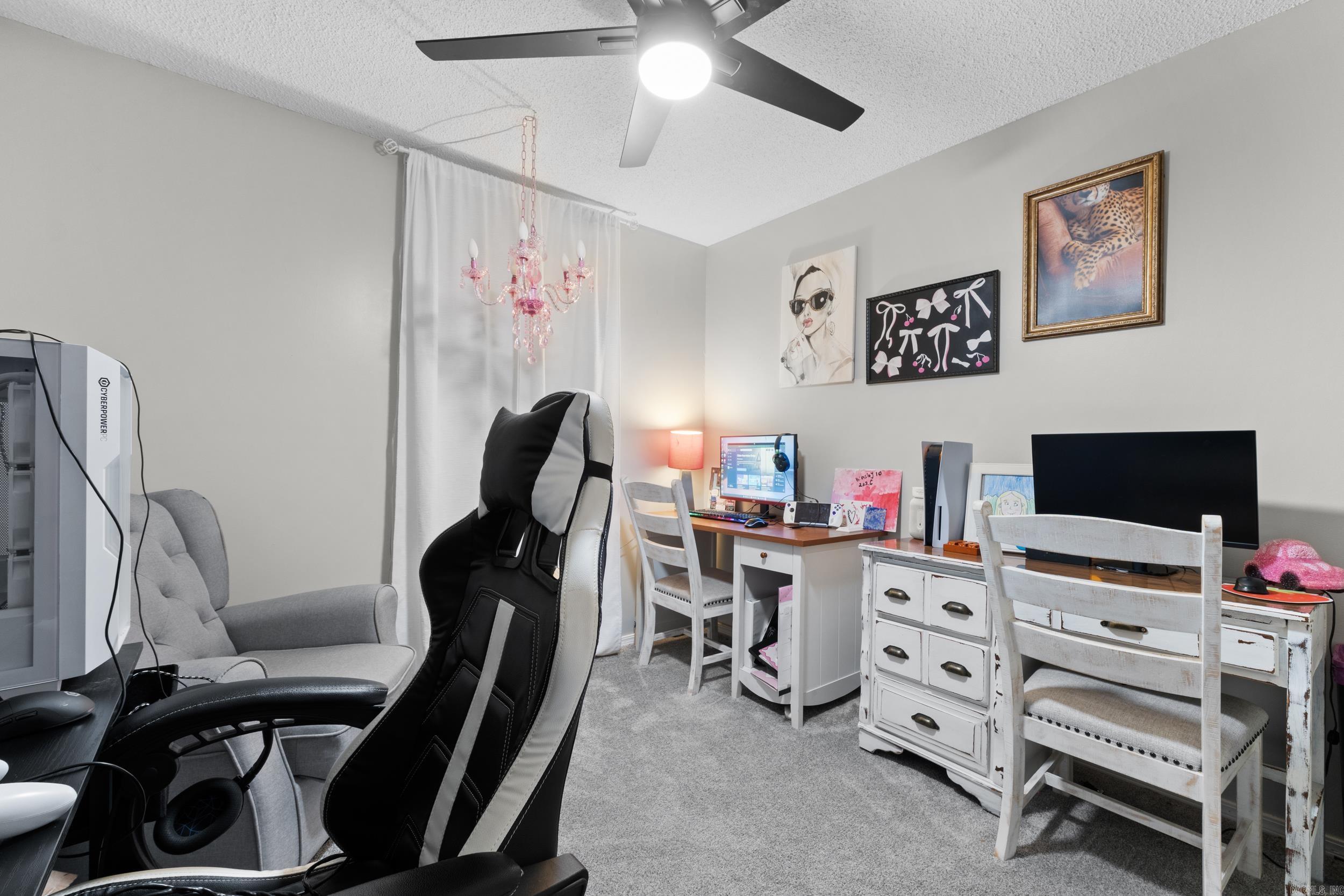 MOUNTAIN ACRES - Residential