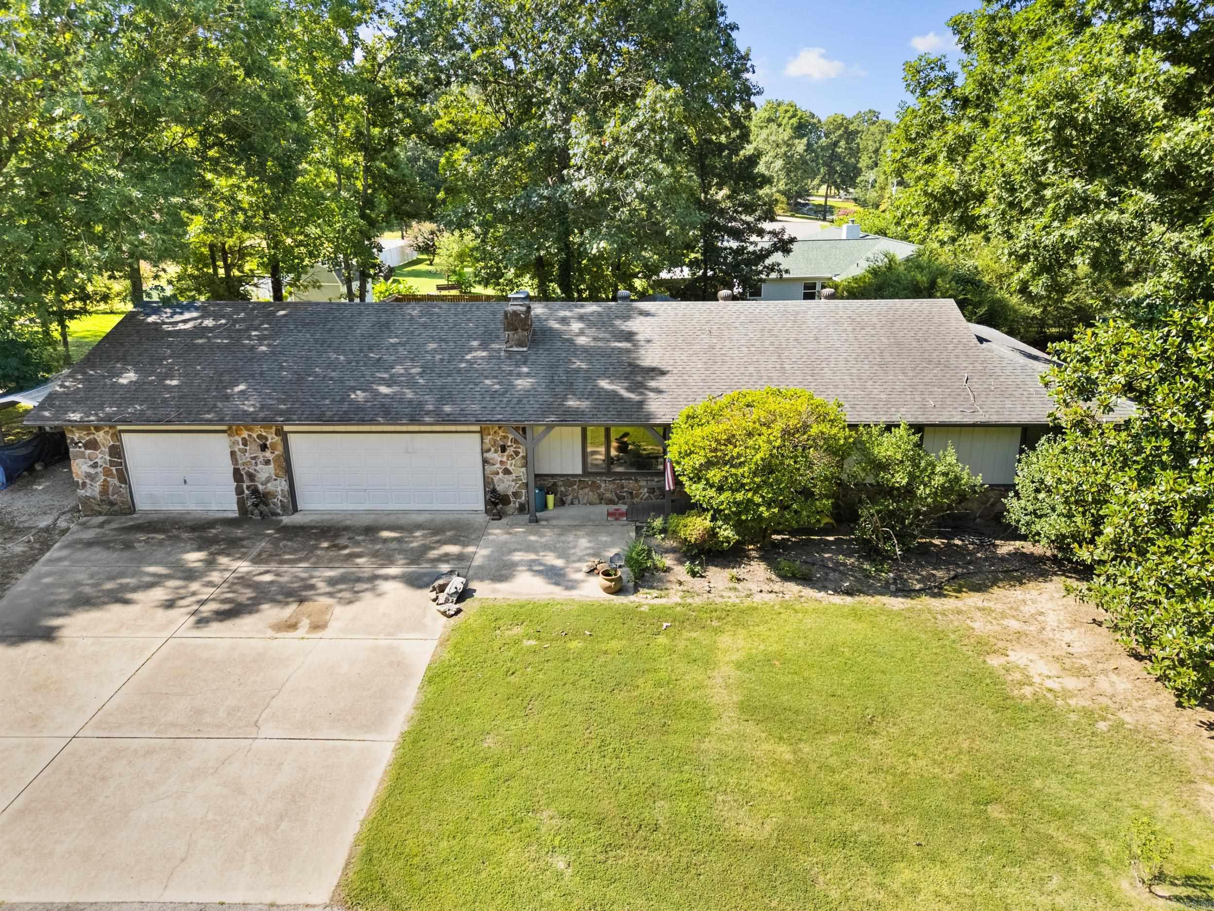MOUNTAIN ACRES - Residential