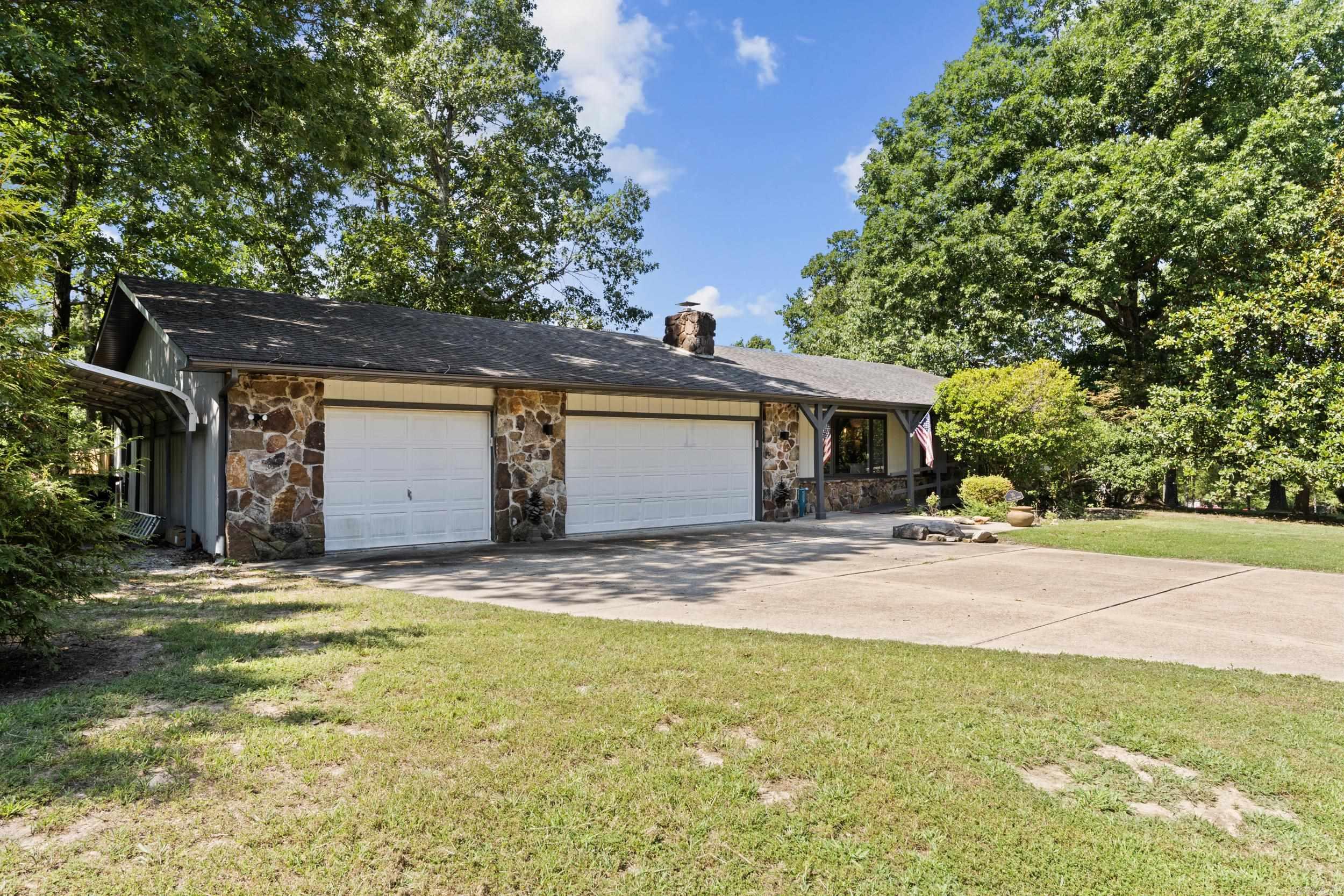 MOUNTAIN ACRES - Residential