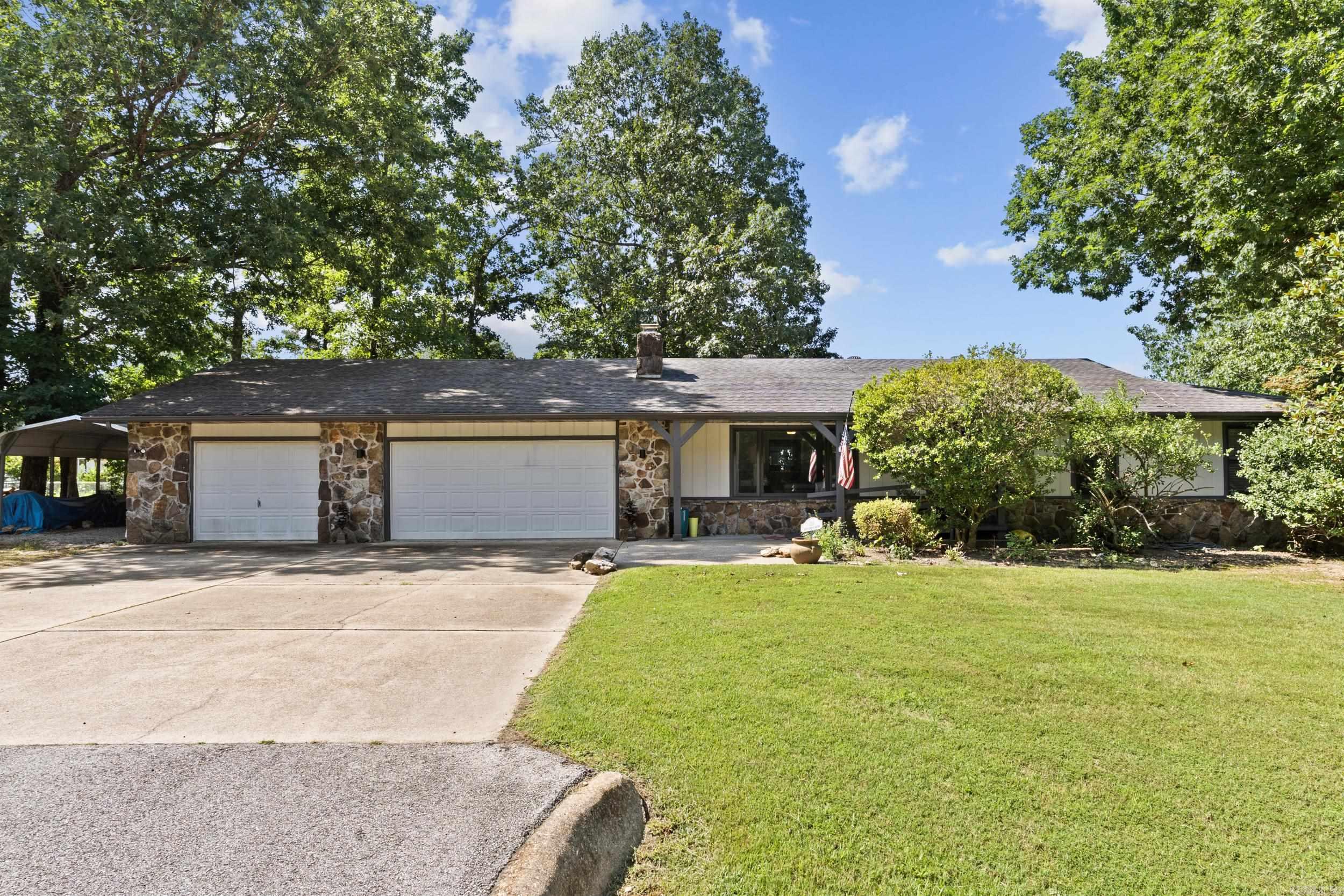 MOUNTAIN ACRES - Residential