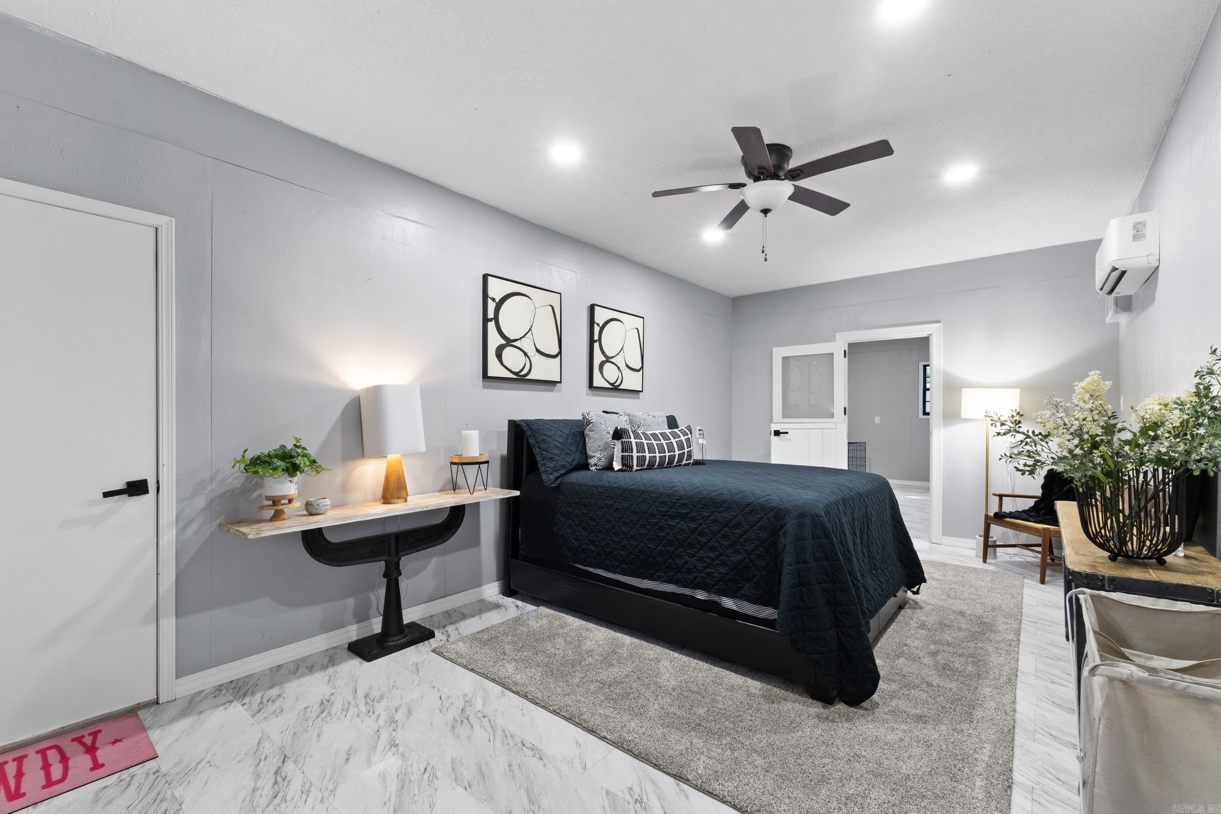 MOUNTAIN ACRES - Residential