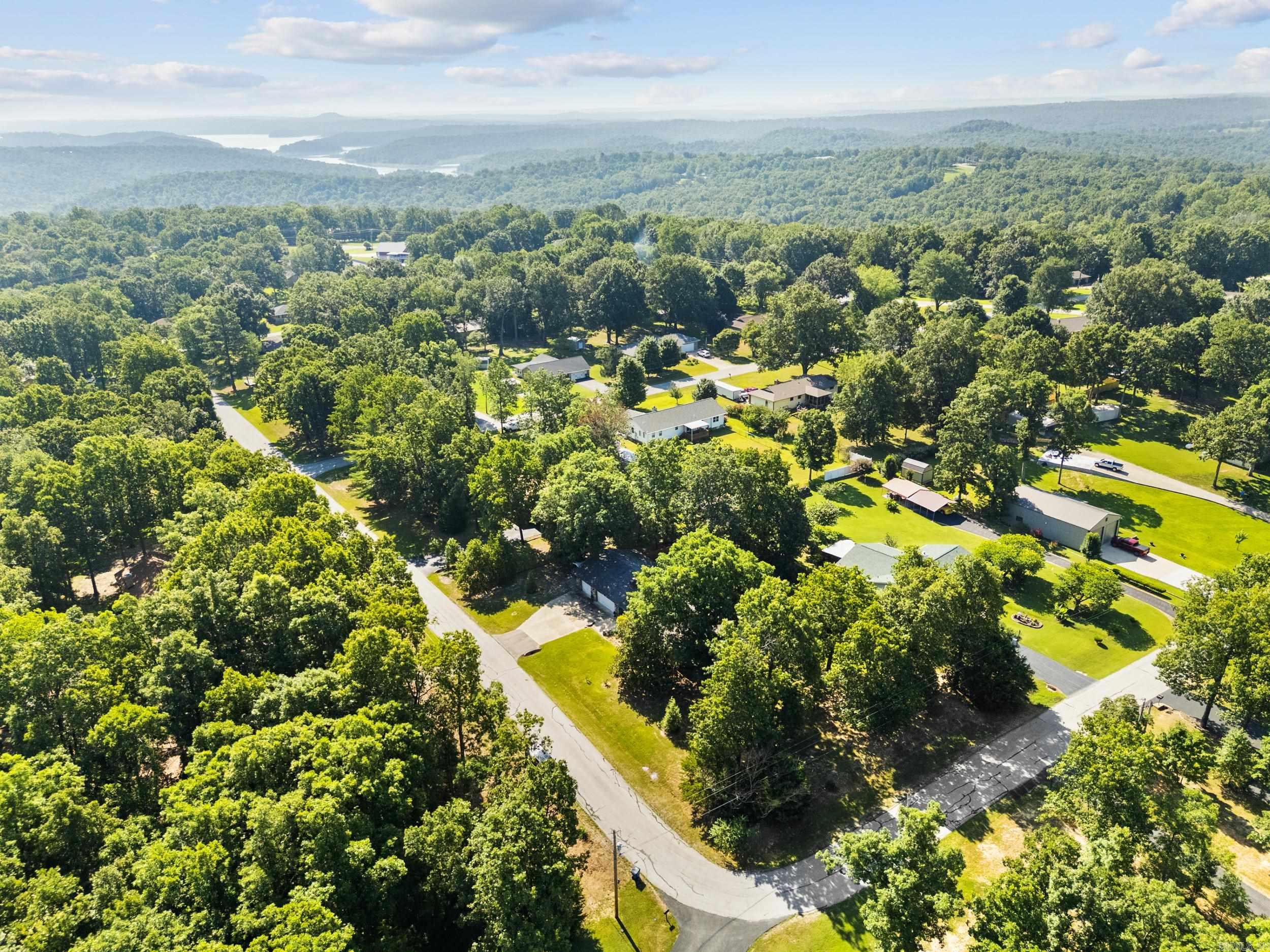 MOUNTAIN ACRES - Residential