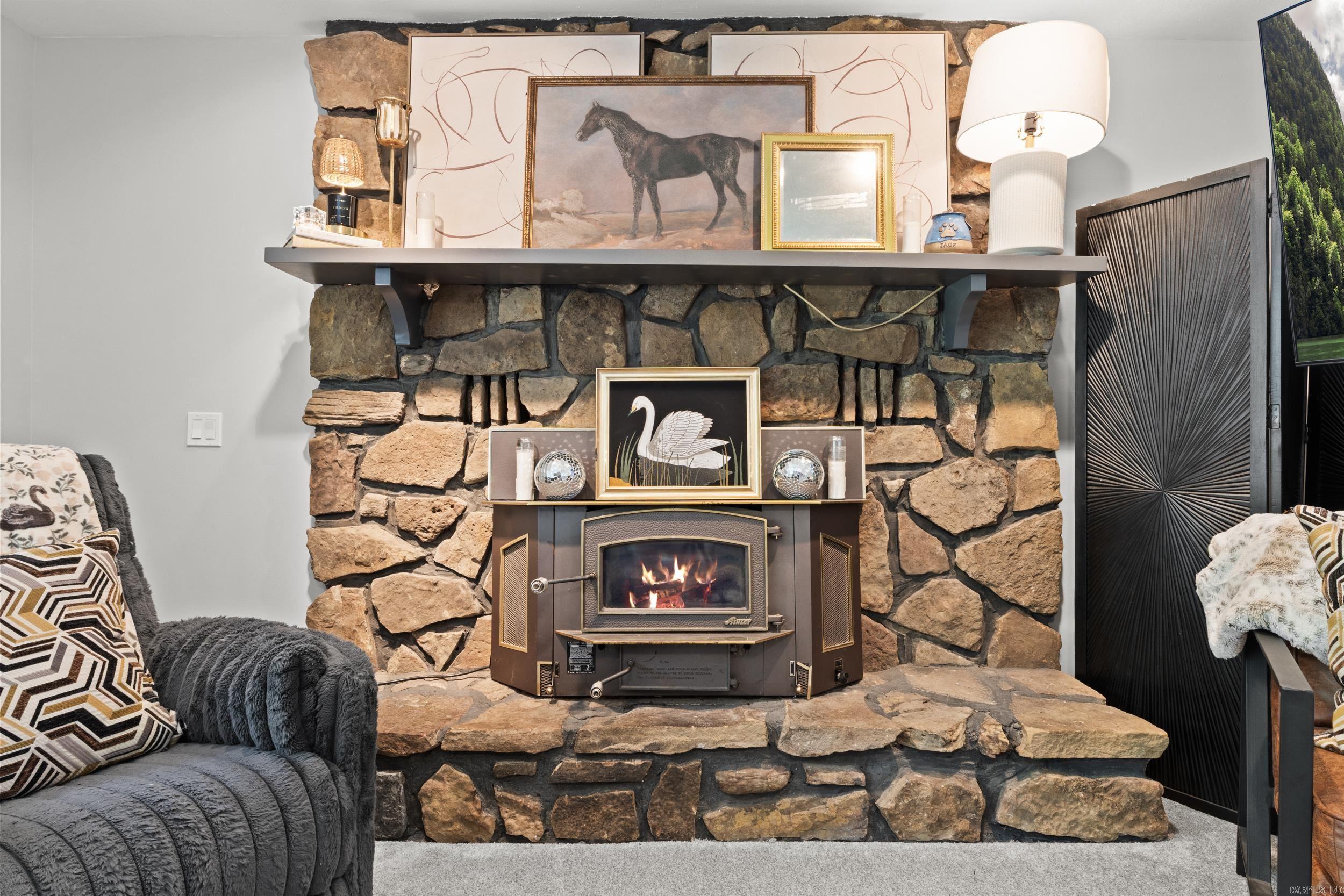 MOUNTAIN ACRES - Residential