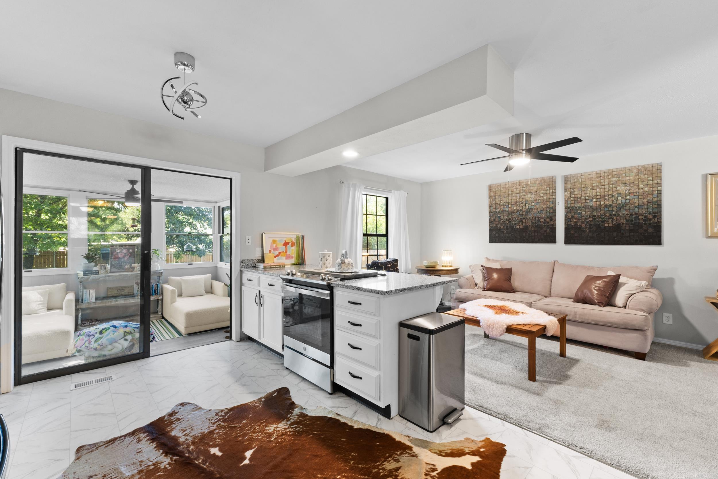 MOUNTAIN ACRES - Residential