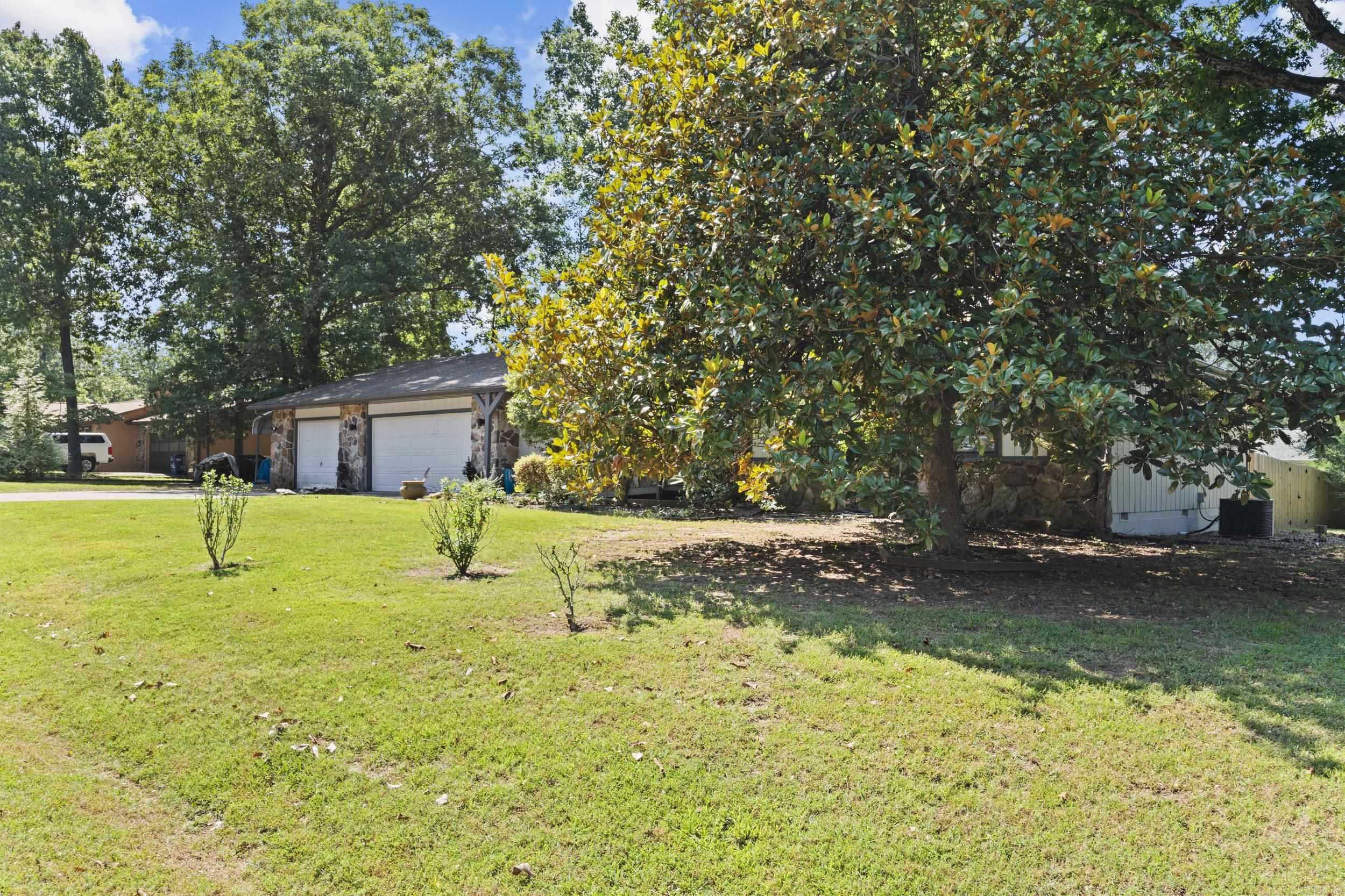 MOUNTAIN ACRES - Residential