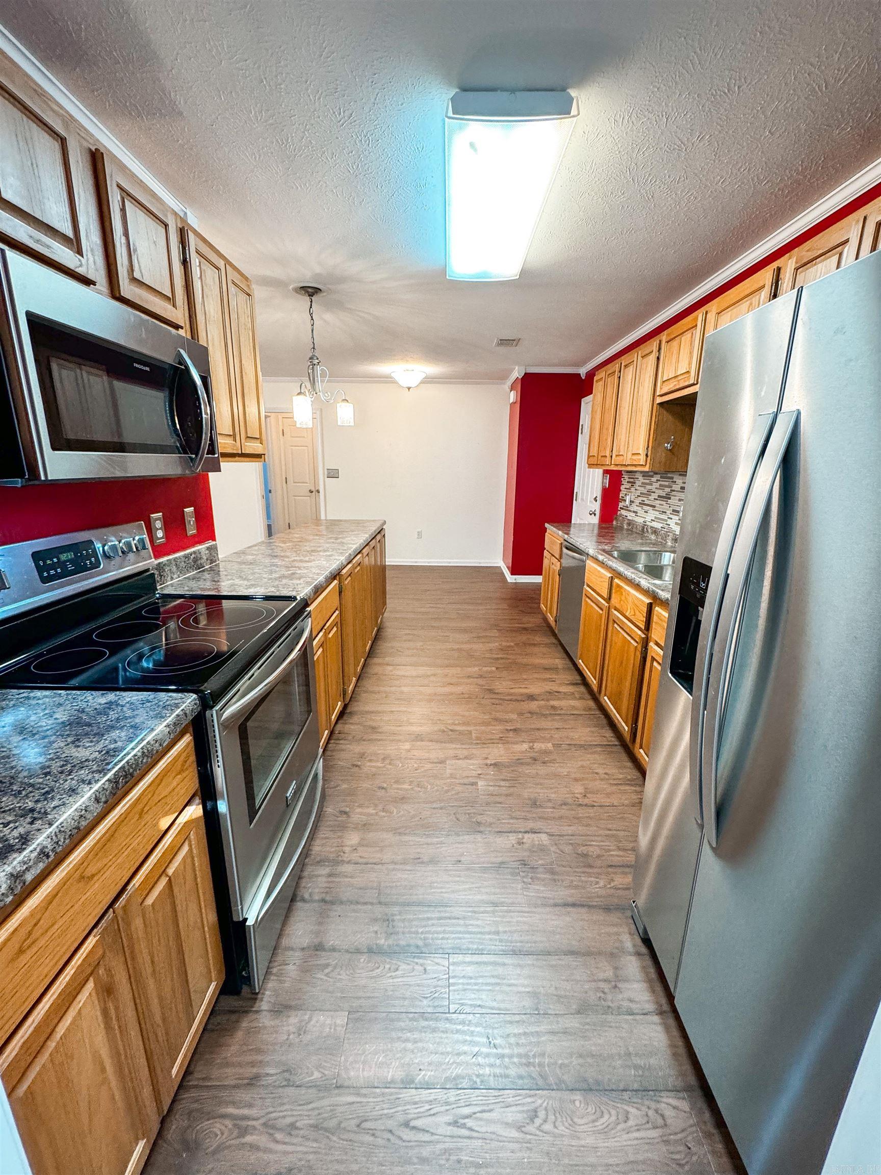 RIVER OAKS TRACE - Residential