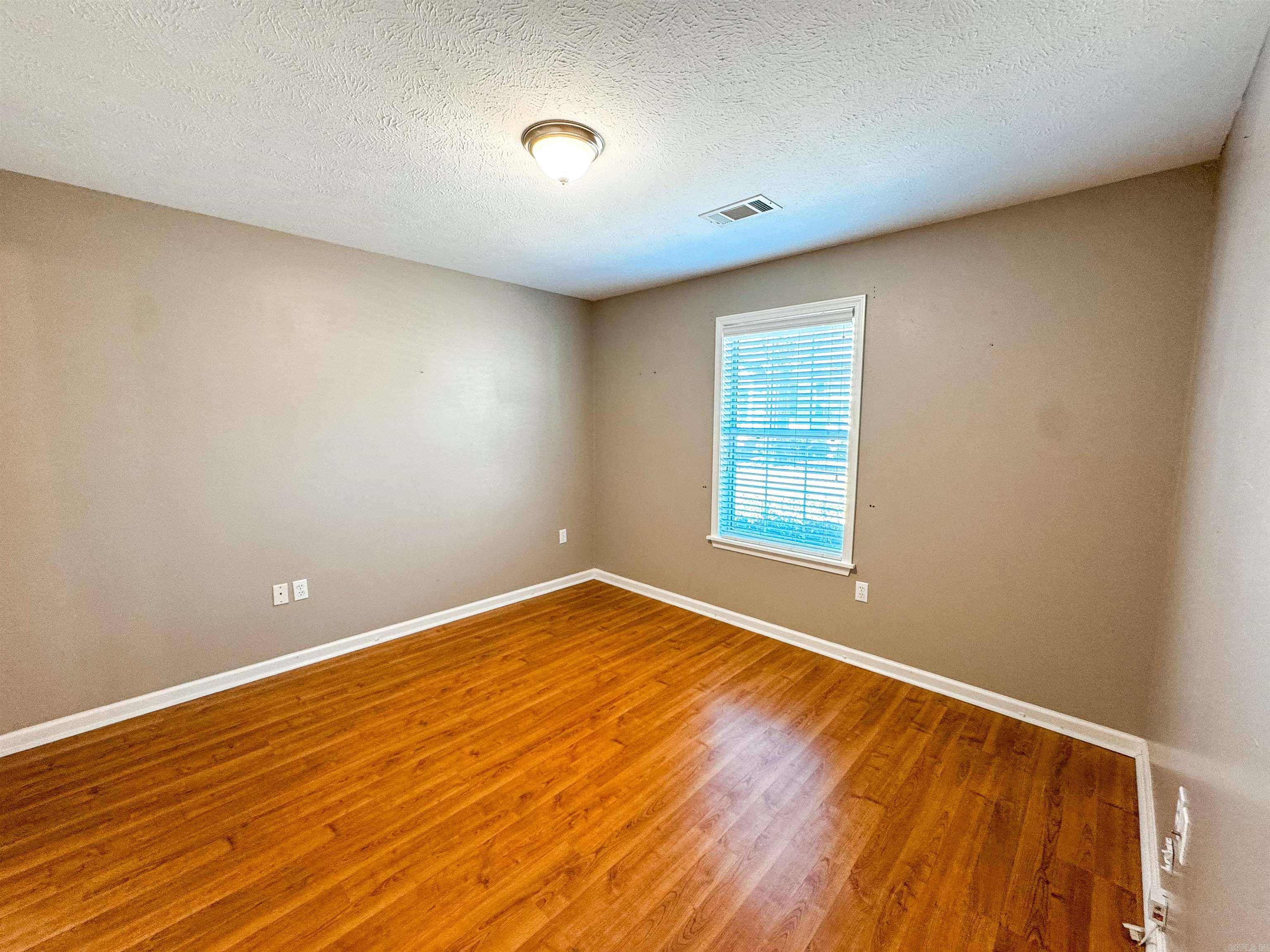 RIVER OAKS TRACE - Residential