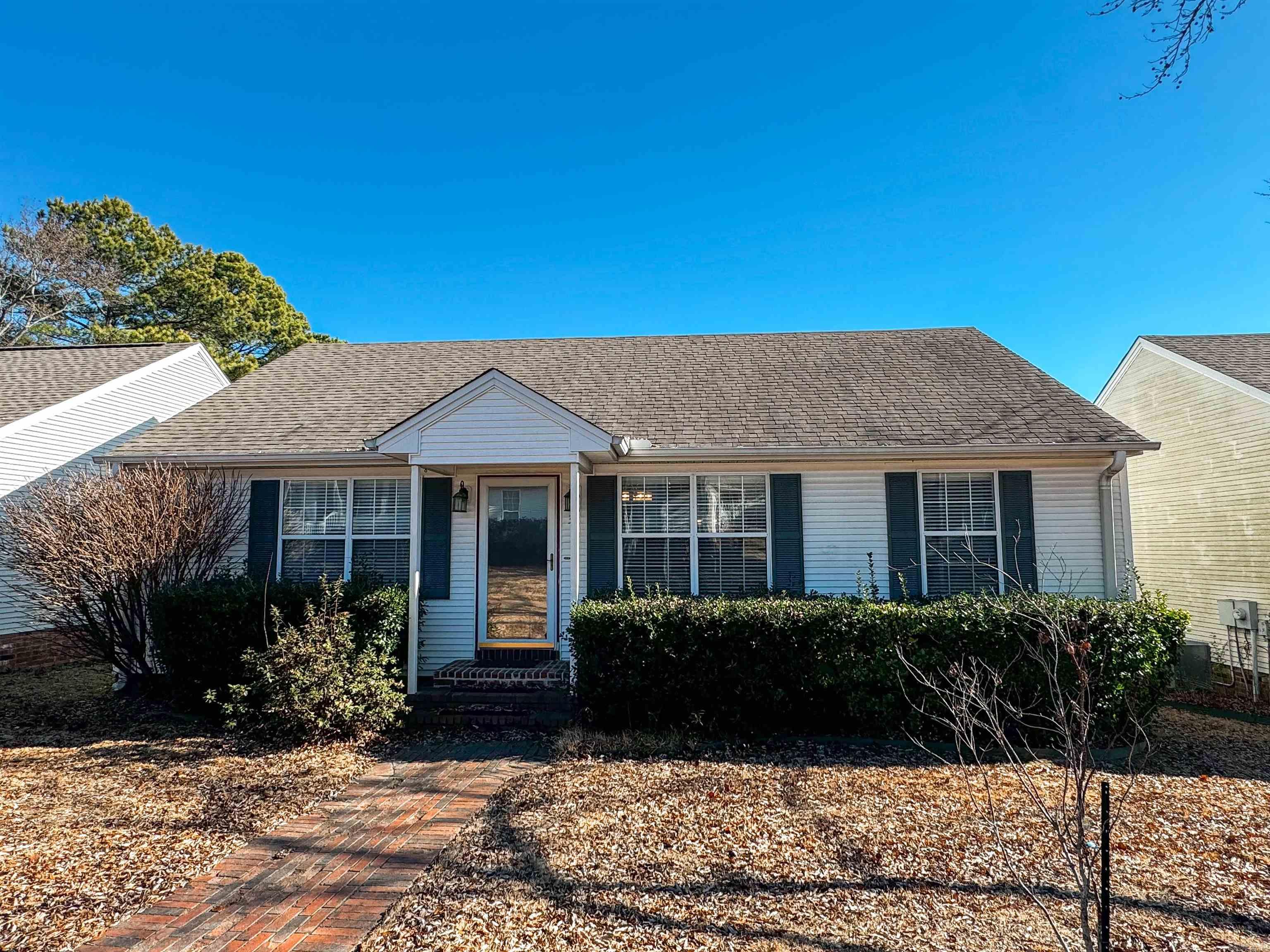 RIVER OAKS TRACE - Residential