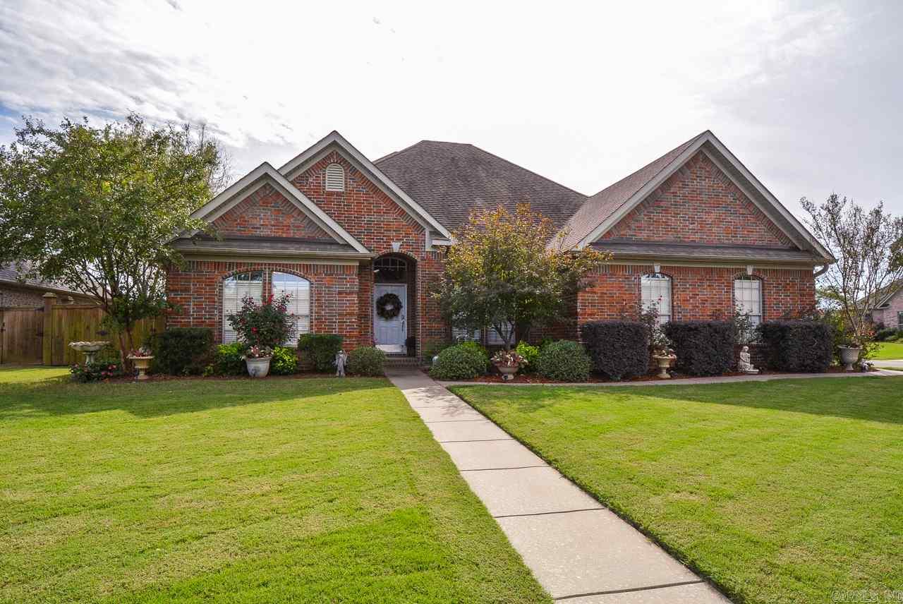 Lovely 3 bedroom 2 bath with office/game home in Southwind Sub. Completely updated. Perfect kitchen with granite counters, tiled backsplash. Large master suite with jetted tub & tiled shower. Wonderful family room, great for entertaining, with built ins & a wall of windows.  Screened in patio leads out to your own backyard paradise!  See Agent Remarks