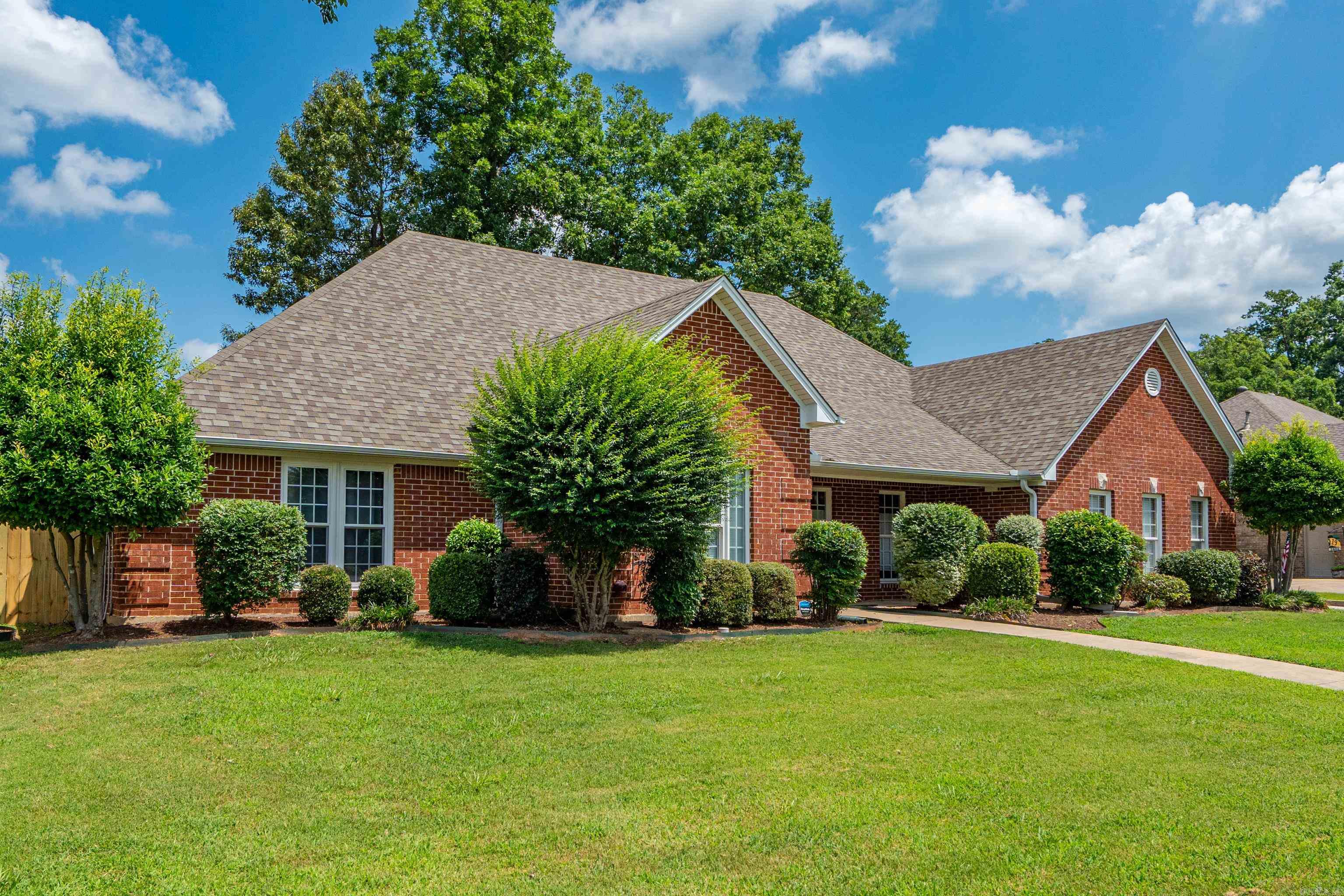 LONGHILLS VILLAGE - Residential