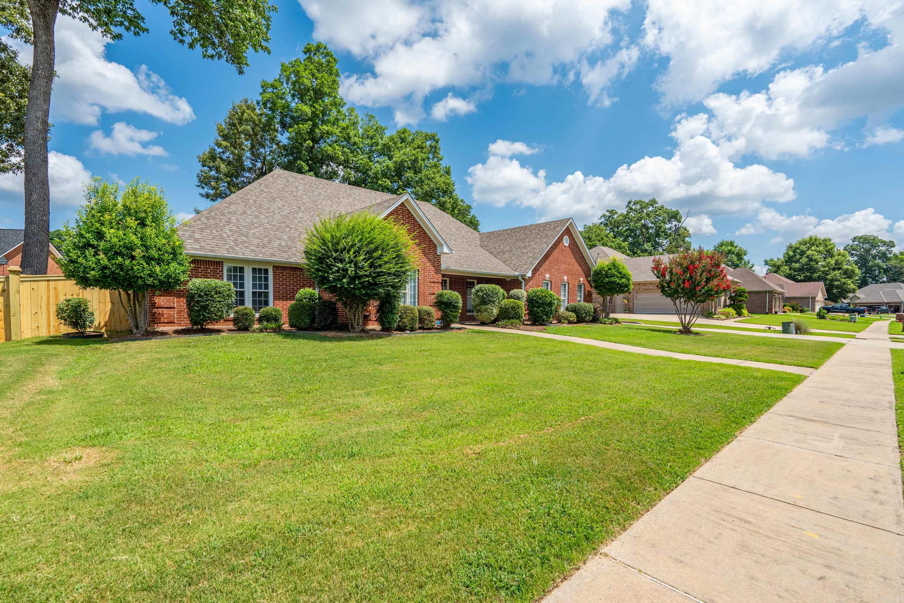 LONGHILLS VILLAGE - Residential