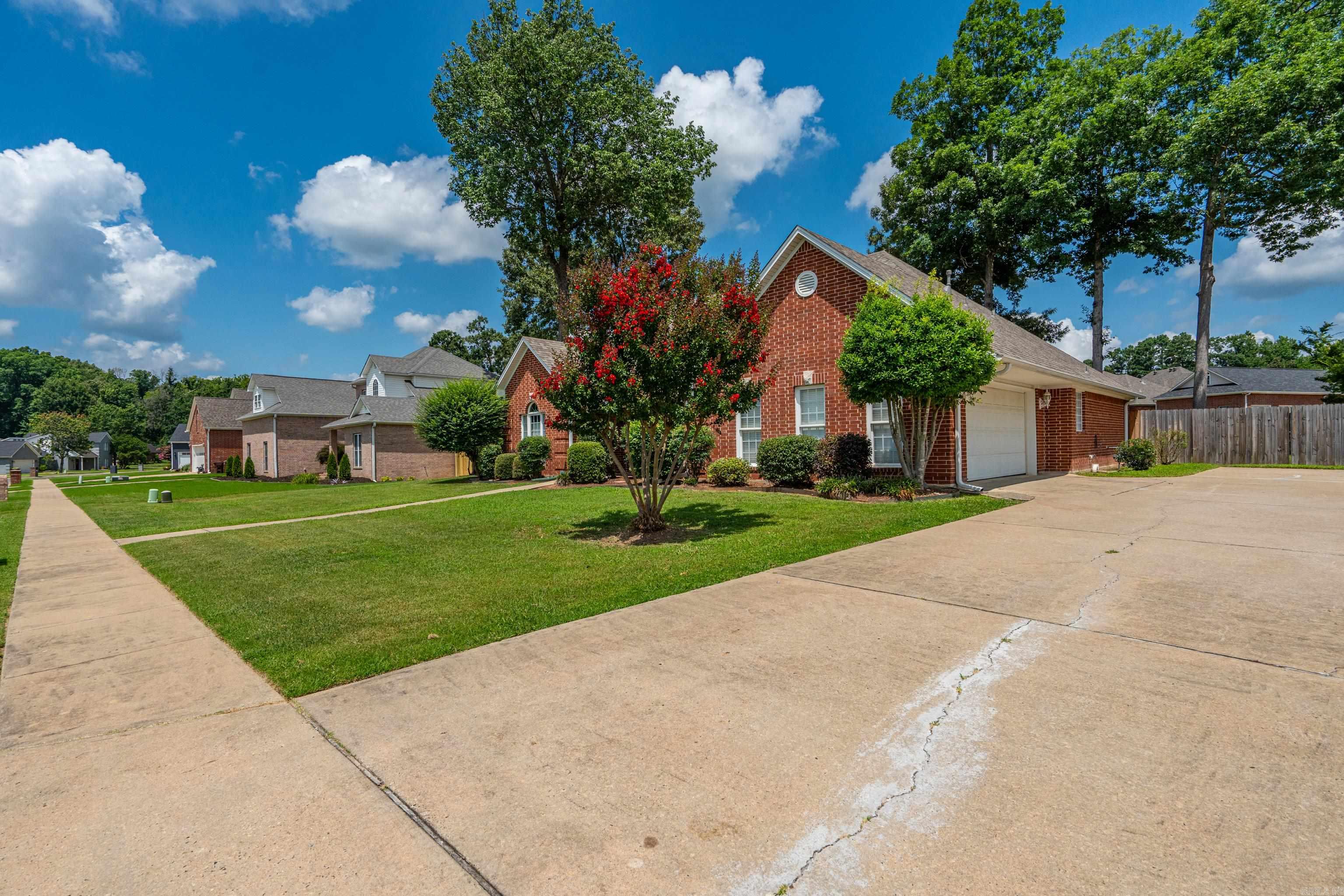 LONGHILLS VILLAGE - Residential