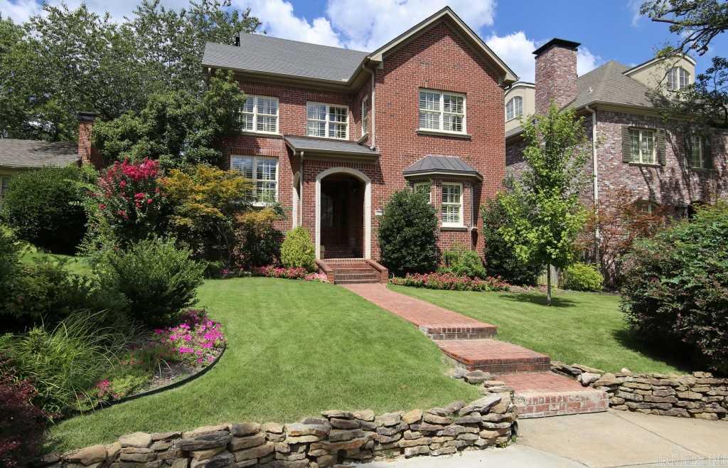 Beautiful newer construction in the Heights.  Wonderful entry with open staircase.  Large formal dining.  Open kitchen with quality appliances that flows into family living space.  Upstairs large master suite with 3 additional bedrooms.  Rear loading garage.