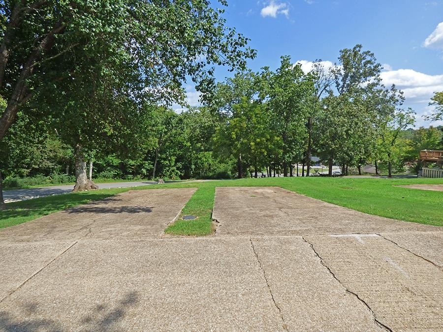 Cherokee Courts - Land