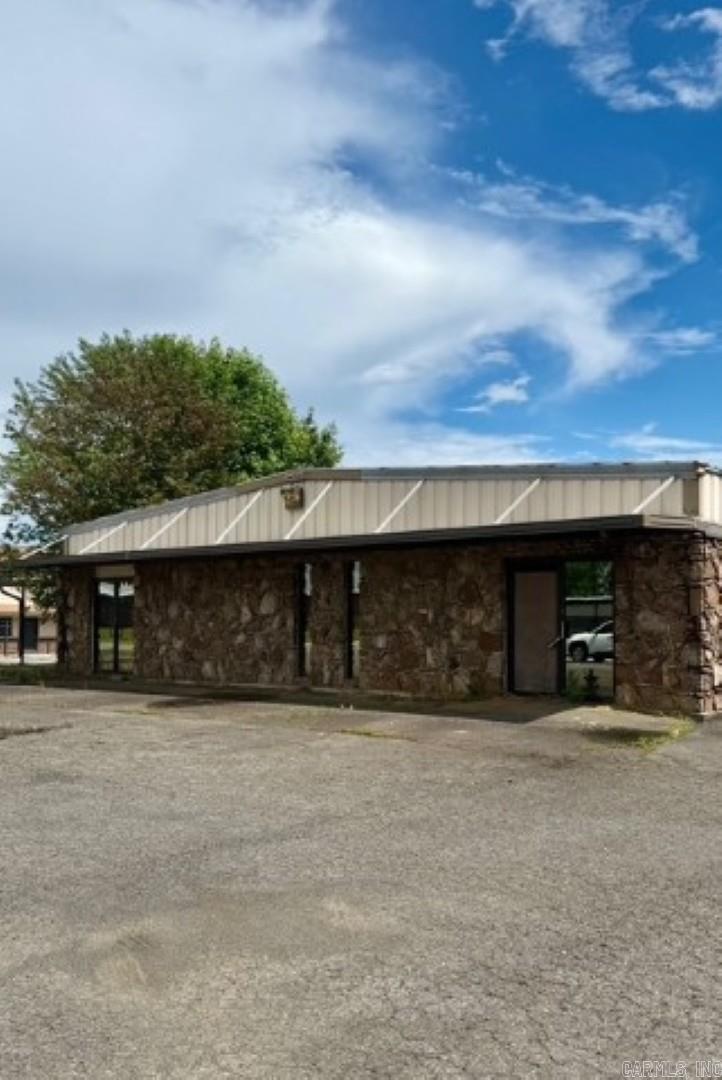 Prime commercial warehouse opportunity in the heart of Cabot! Situated on approximately 0.91 acres, this versatile 6,250+ SF metal building offers ample space for warehousing, storage, distribution, contractor operations, light industrial use, or business expansion. Conveniently located with quick access to Highway 67/167, the property provides excellent accessibility for employees, customers, and deliveries. Existing improvements provide immediate utility while allowing future development opportunities. Whether you're an owner-occupant, investor, or growing business, this property offers flexibility, functionality, and outstanding potential in one of Central Arkansas' fastest-growing communities.