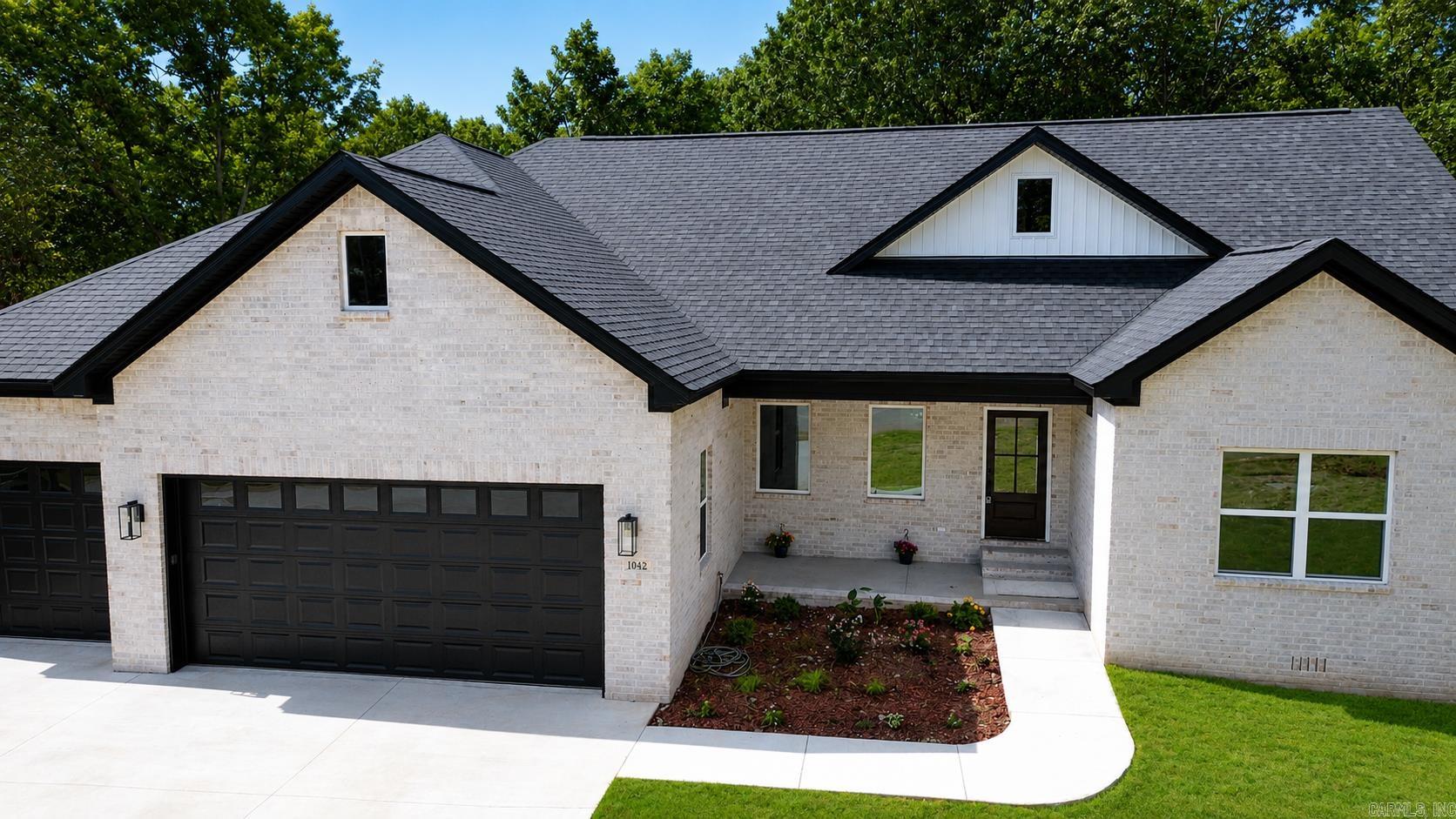 EMERALD MOUNTAIN - Residential