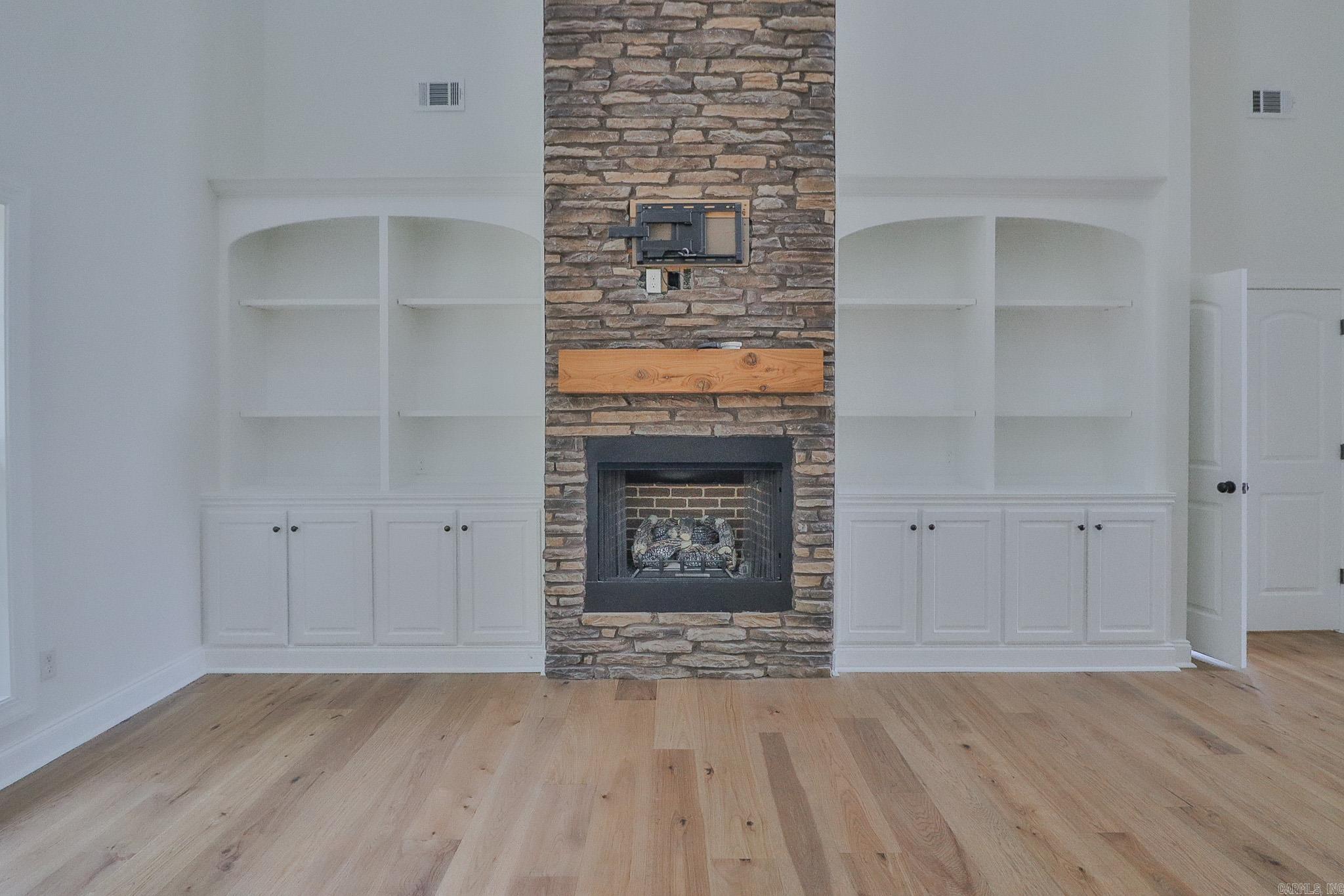 BARRINGTON PARK - Residential