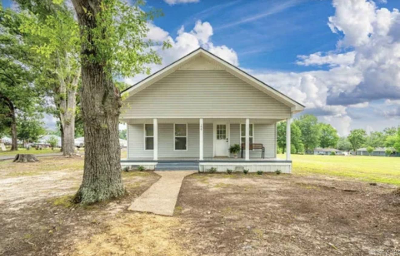 Sweet and updated cottage in the Ouachita School District. This move in ready home offers updated interiors on a spacious lot, close to the city park and ball field.  It also offers a new hot water heater, new roof and 6" of insulation in the attic! Cozy, inviting and perfect for easy living. Make you appointment today to see it!