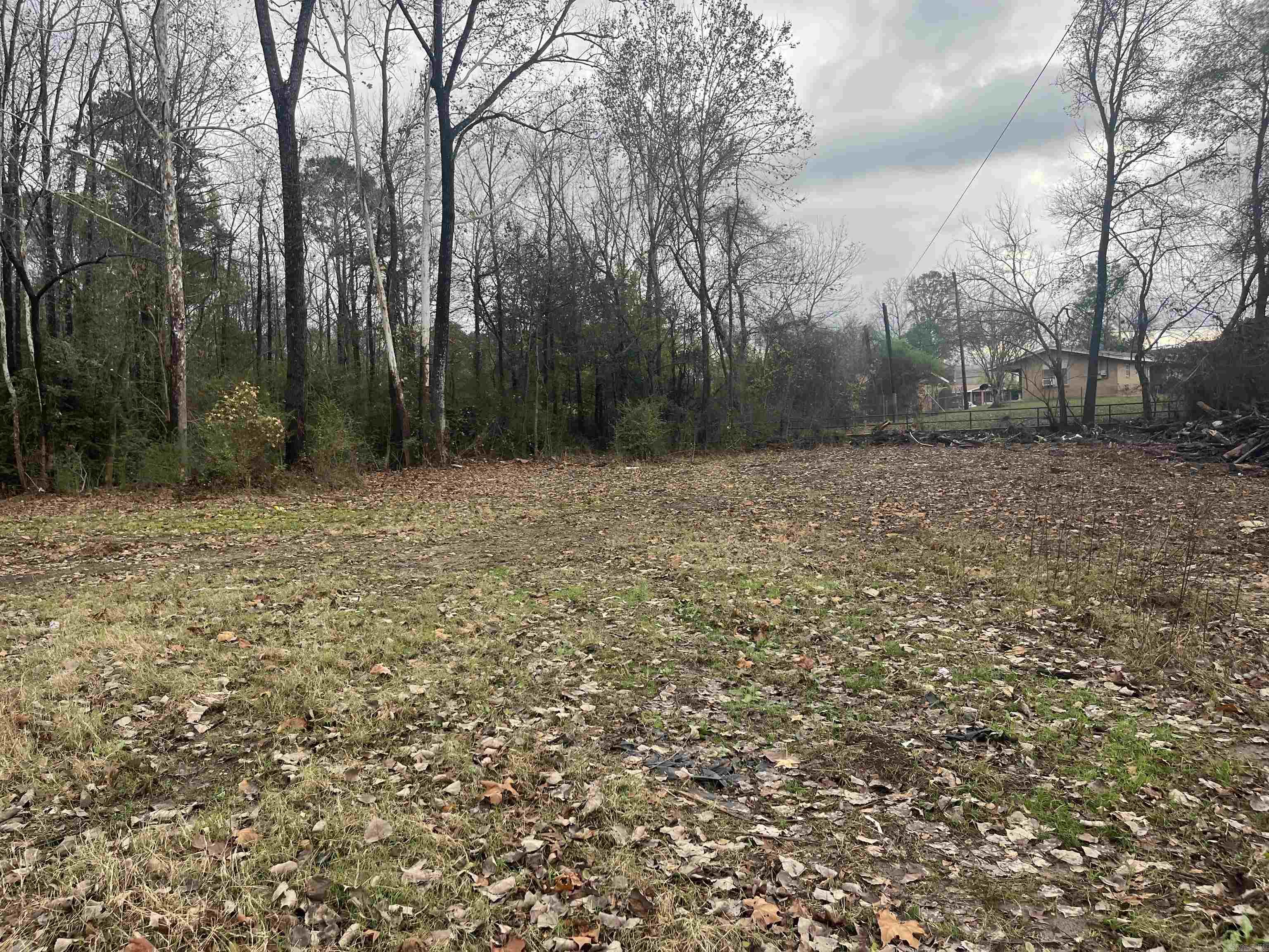 A great place to build your next home or investment property.  Possibilities are endless. Give me a call today!