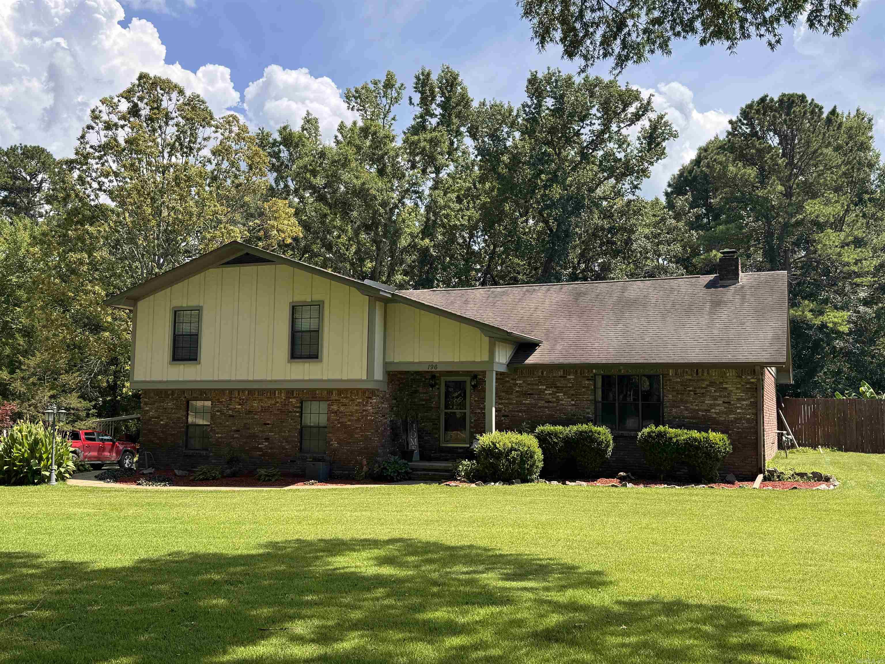 DELEES NORTH MOORE ESTATES - Residential